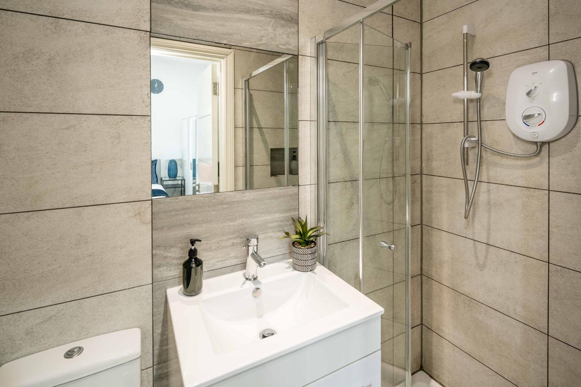 Apartment Stylish Flat For 2-4 By Kilburn & Hampstead Station London