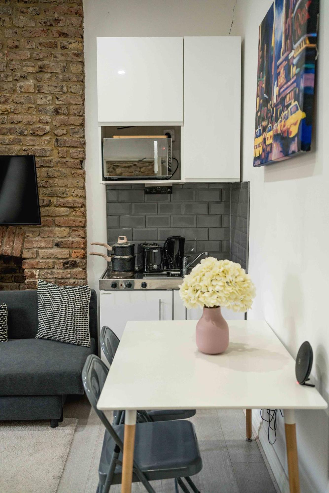 Stylish Flat For 2-4 By Kilburn & Hampstead Station *