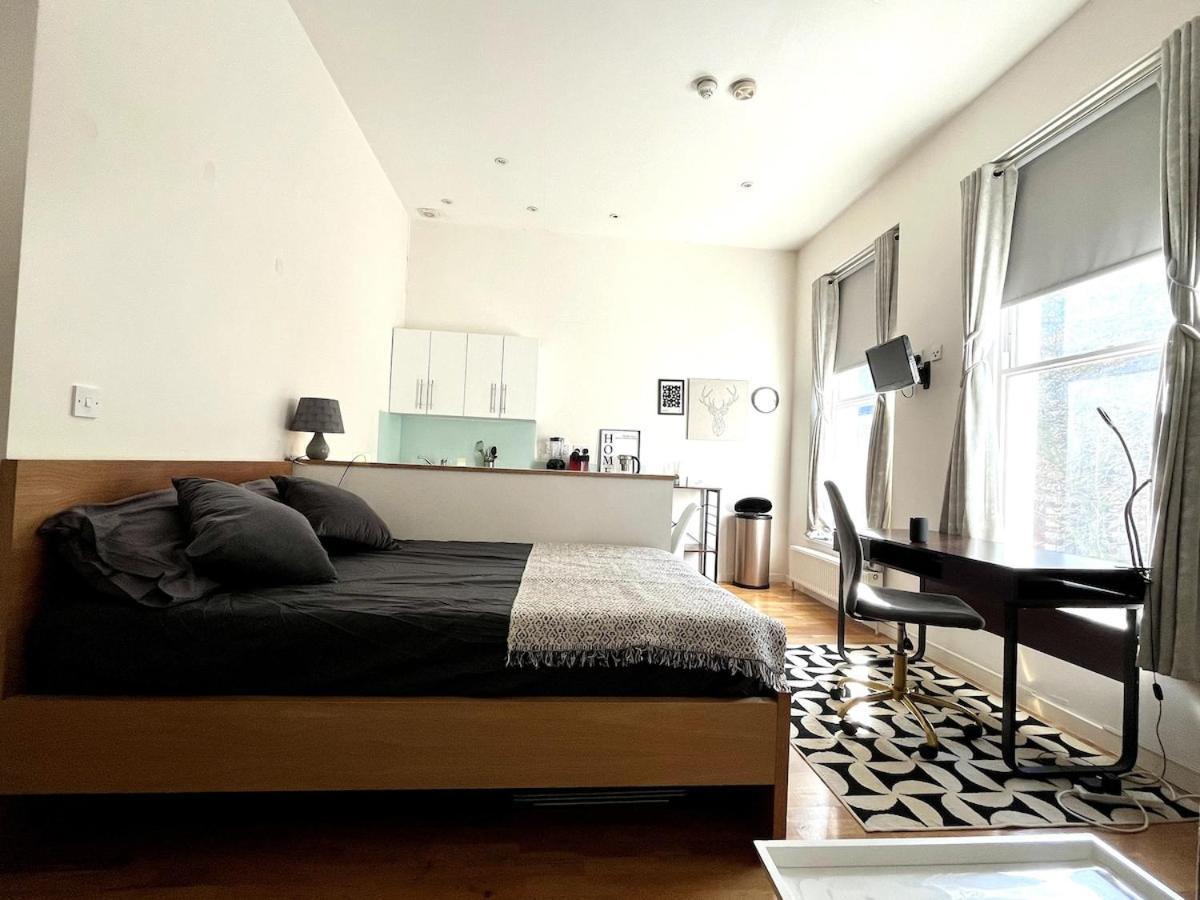 Flat In Centre Of Apartment *