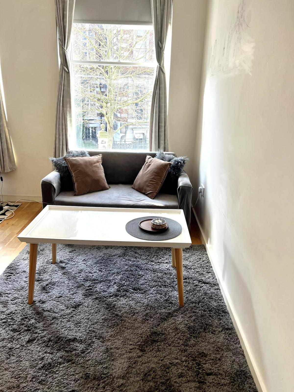 Flat In Centre Of Apartment London