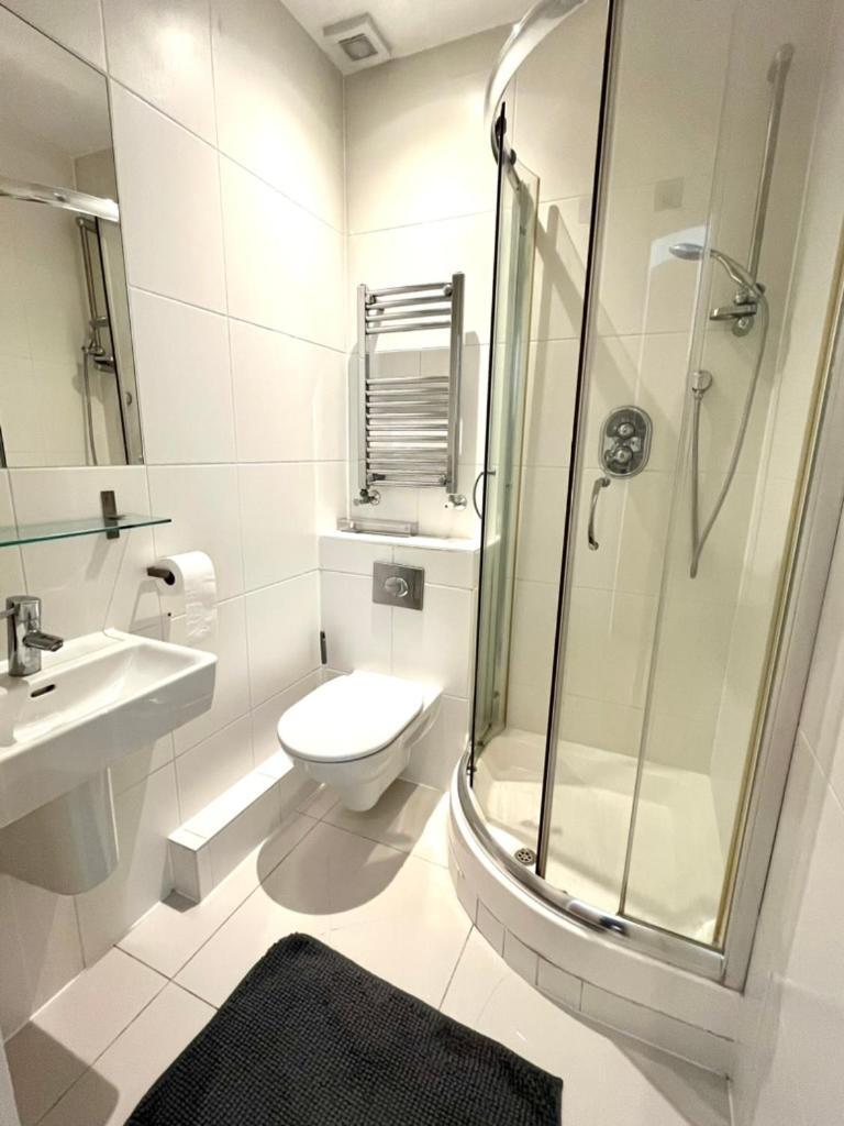 Flat In Centre Of Apartment *