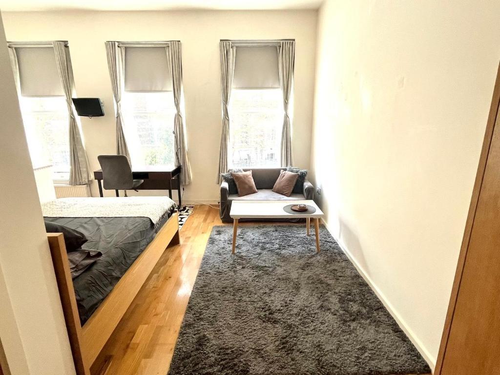 Flat In Centre Of Apartment London