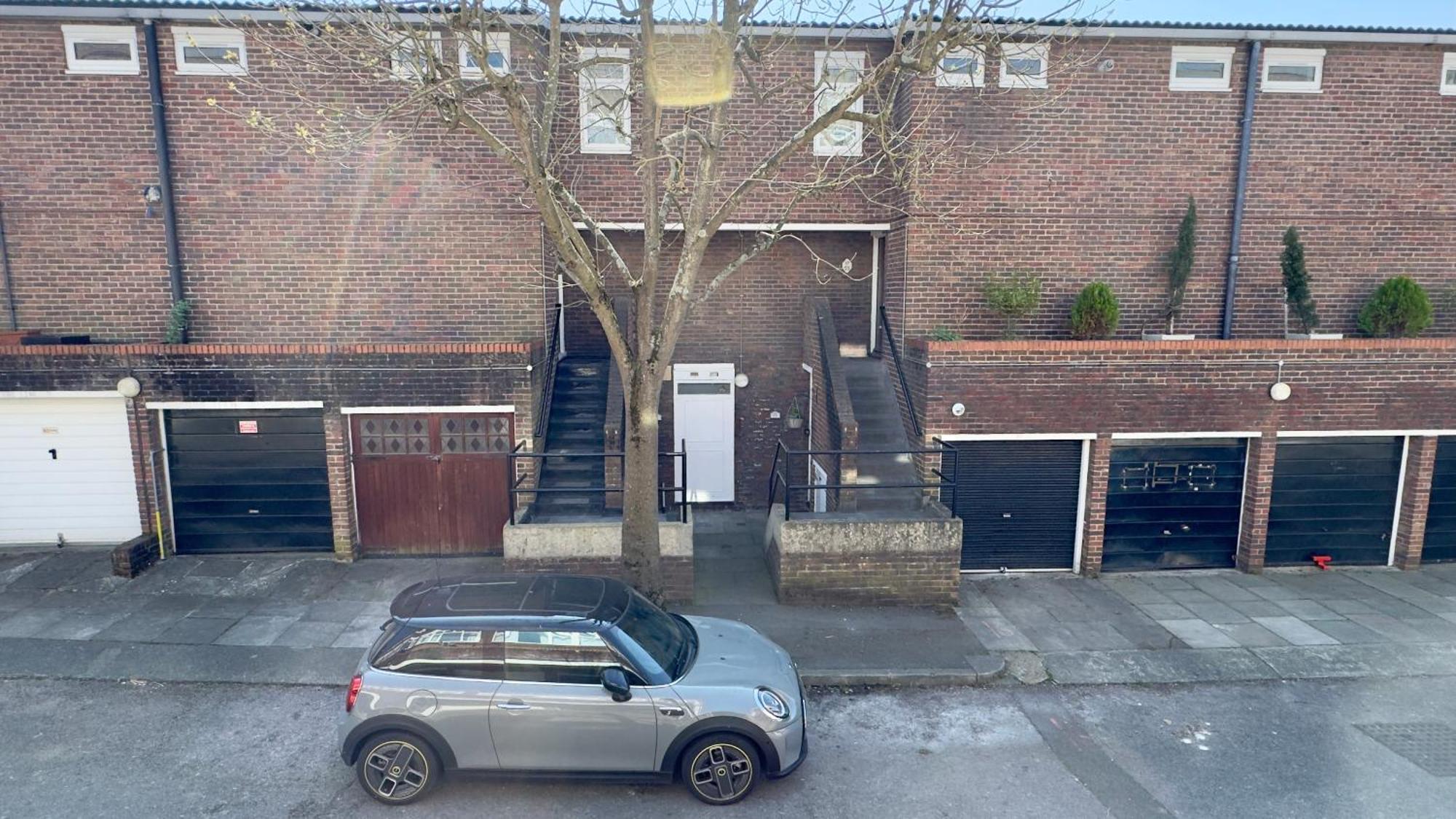 Love-all Wimbledon With Free Parking Apartment London
