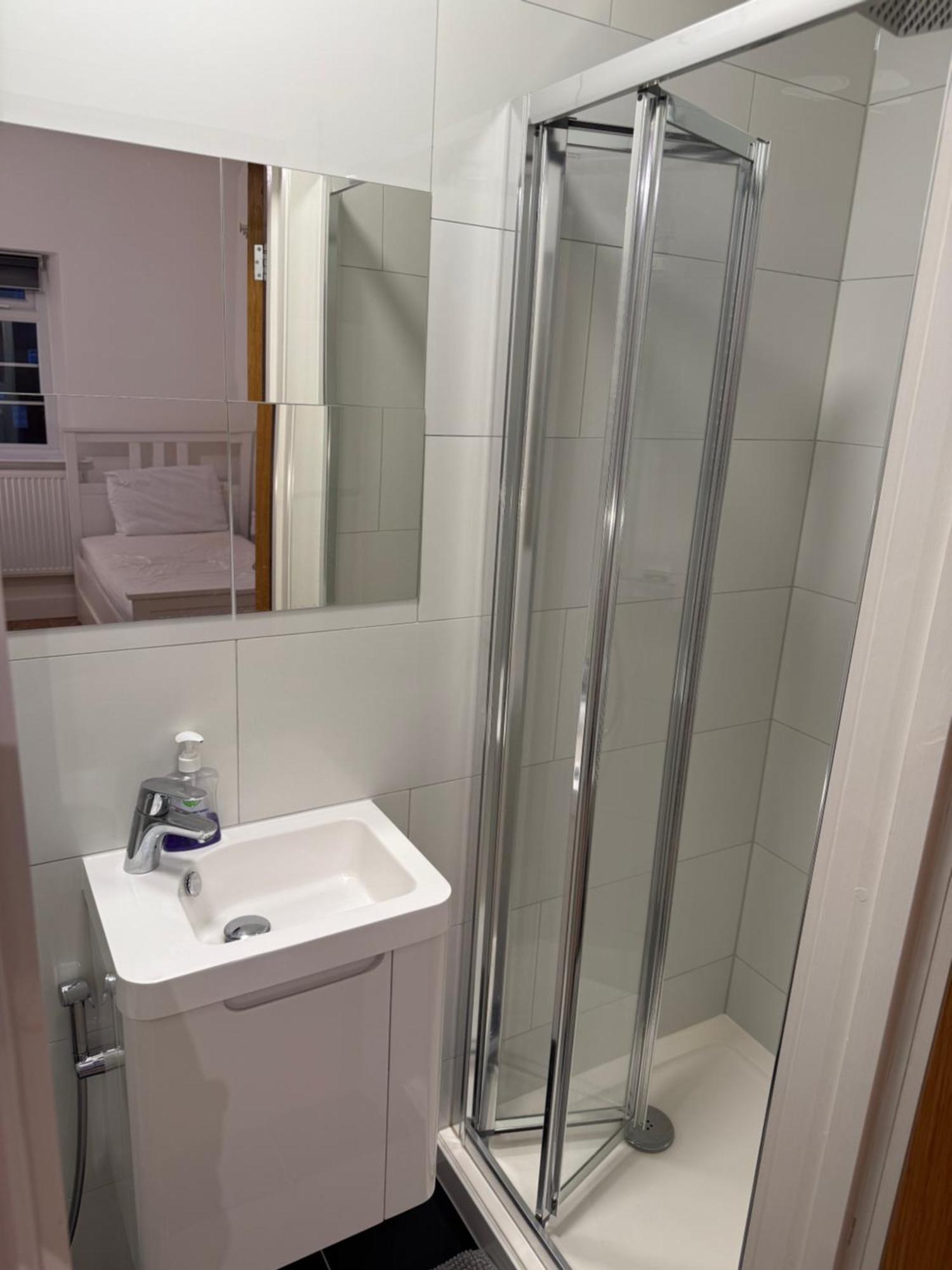 Beautiful 5 Bedroom House In * London
