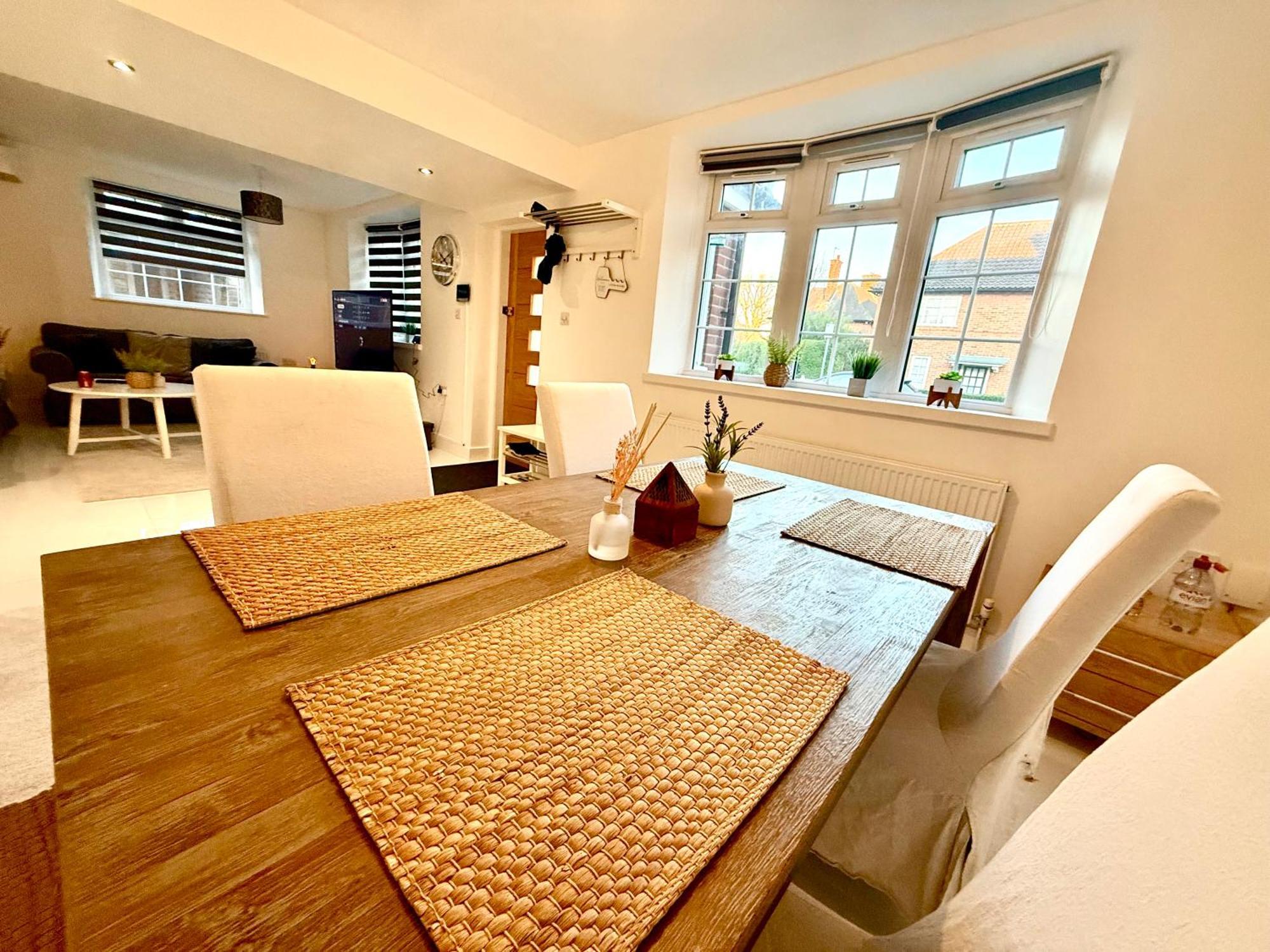 Beautiful 5 Bedroom House In * London