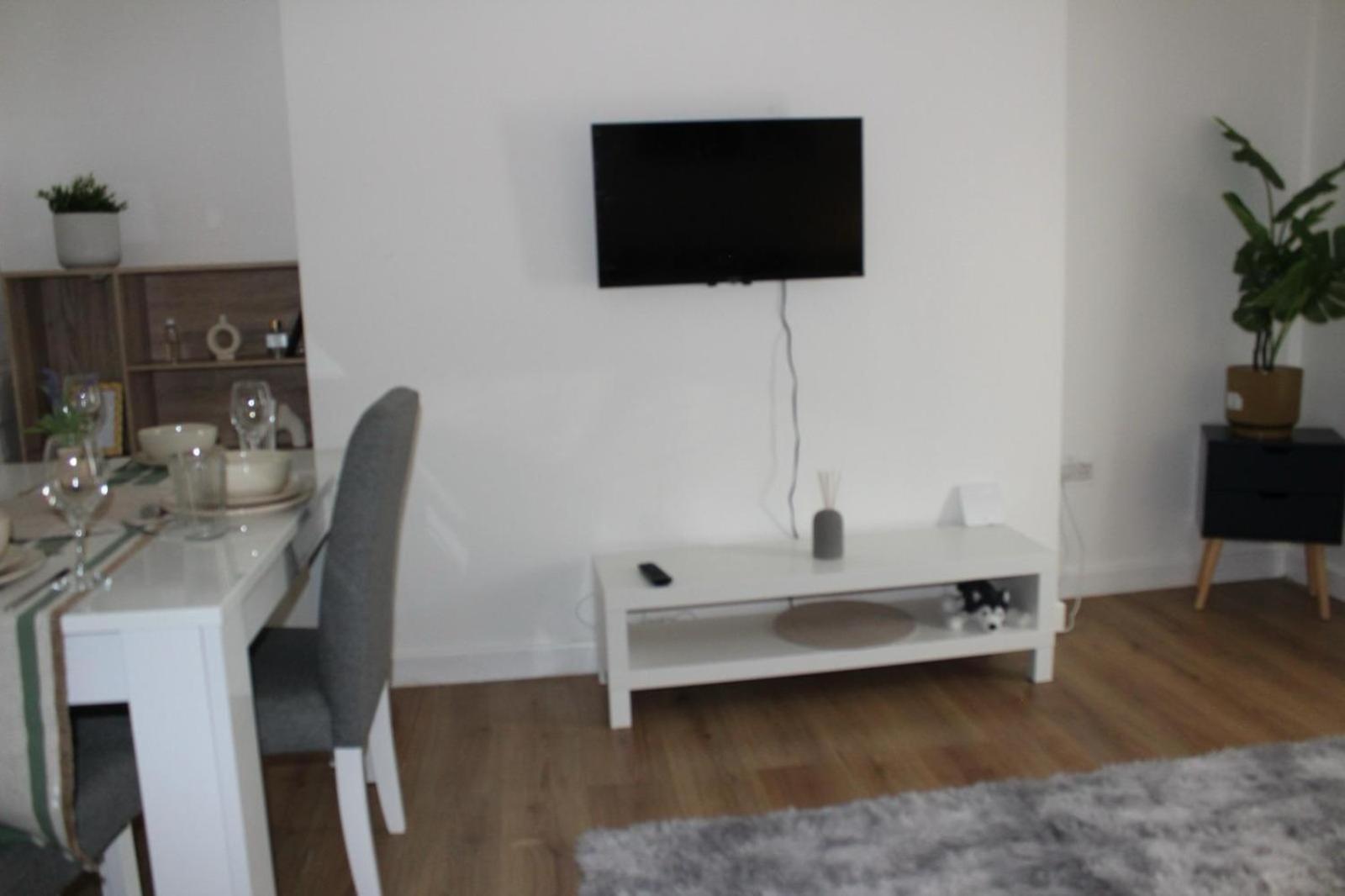 Cozy 2 Bedrooms Apartment- Vauxhall, Oval & Nine Elms Apartment *
