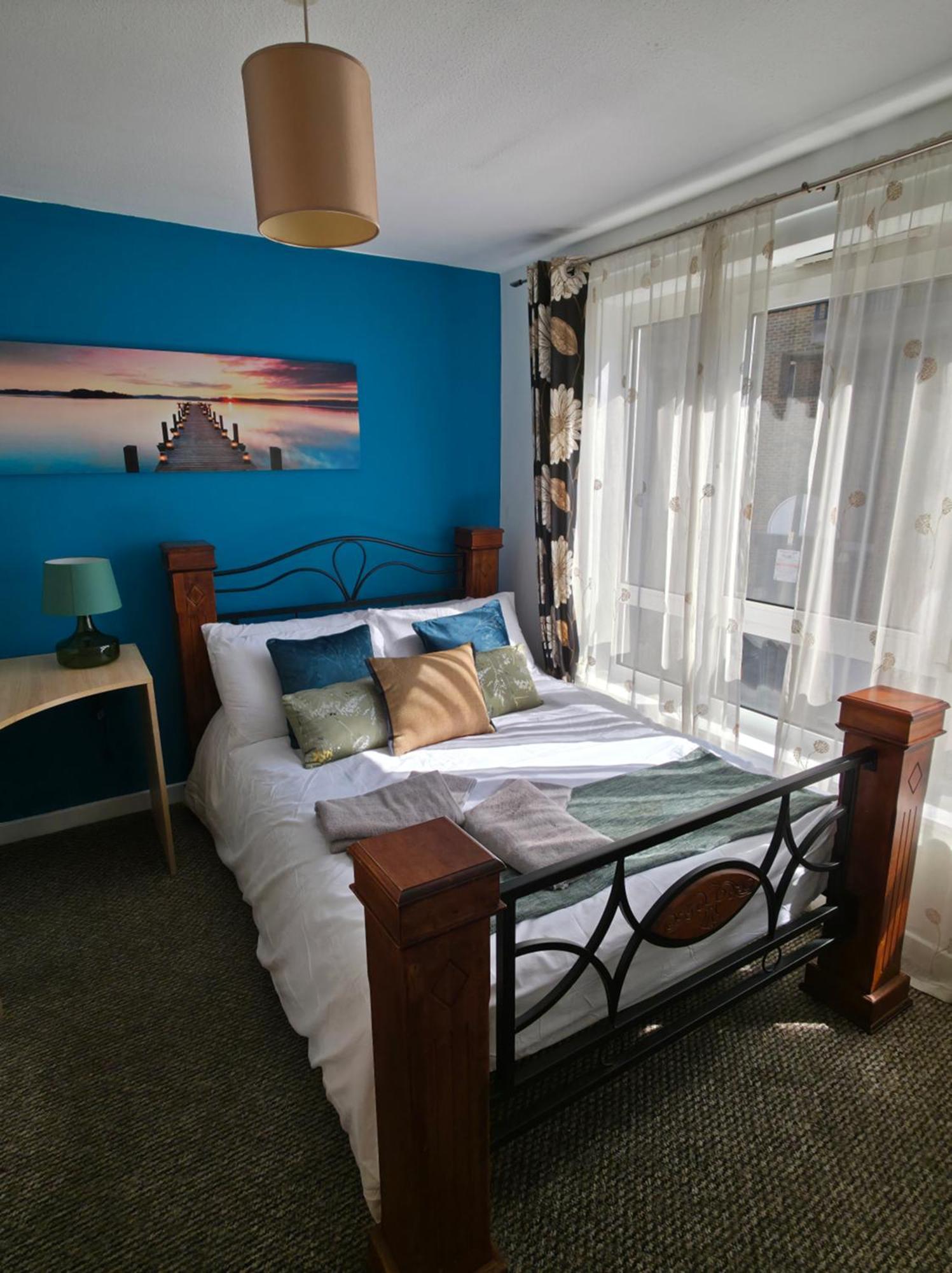Spacious 4-bed With Secured Parking Near Abba Arena, Stadium, Tube & In Bustling Zone 2 London