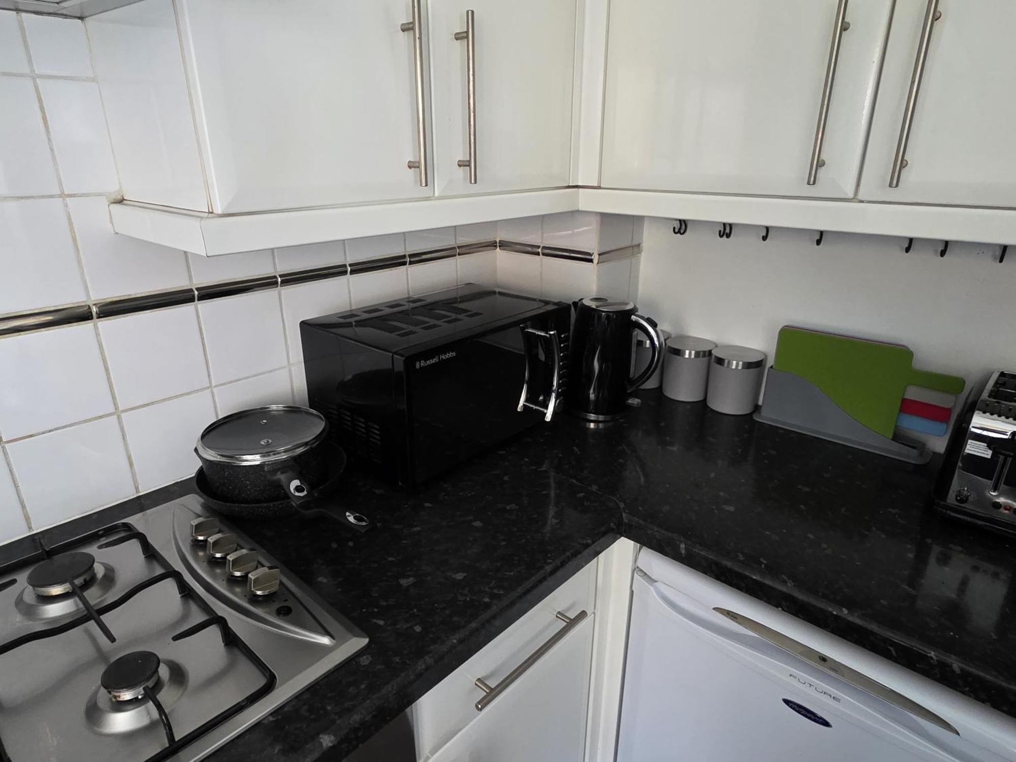 Spacious 4-bed With Secured Parking Near Abba Arena, Stadium, Tube & In Bustling Zone 2 Apartment