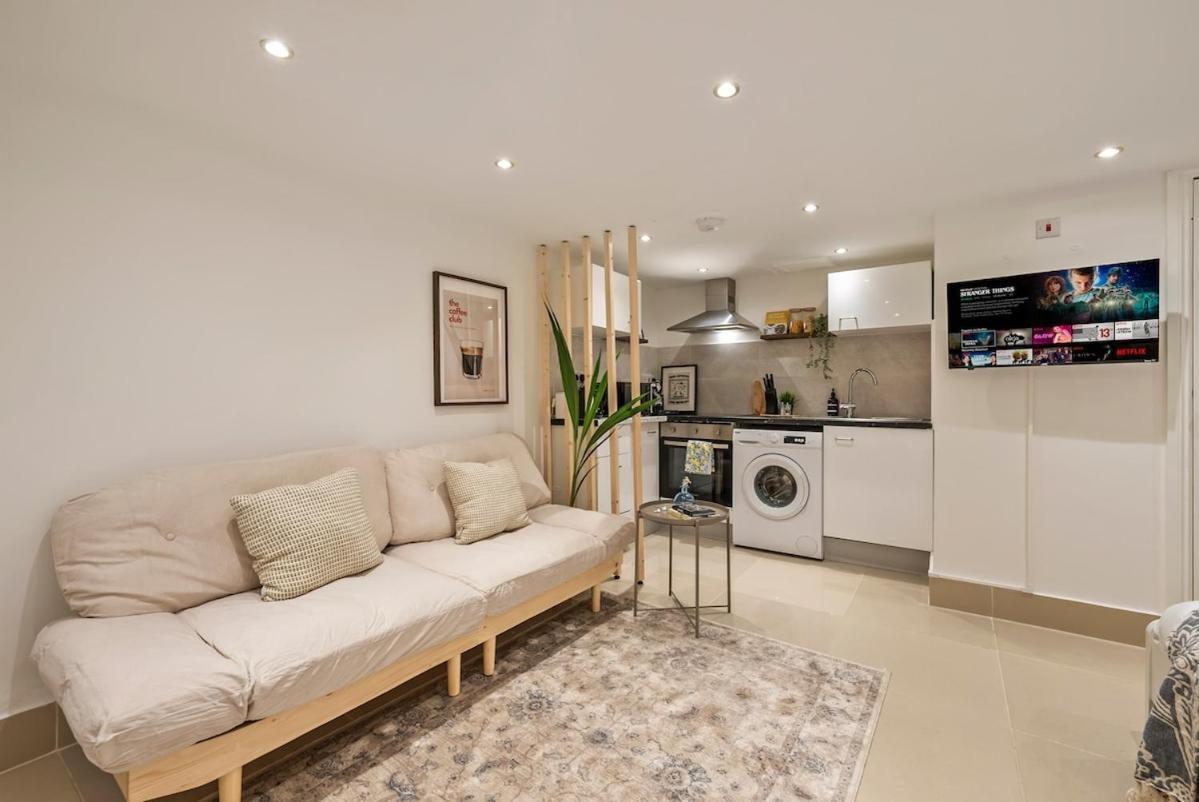 Chic Hideaway In Little Venice * London