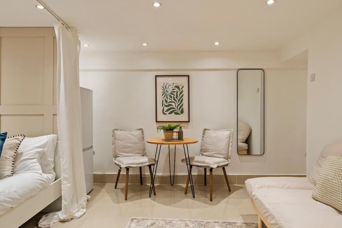 Apartment Chic Hideaway In Little Venice London