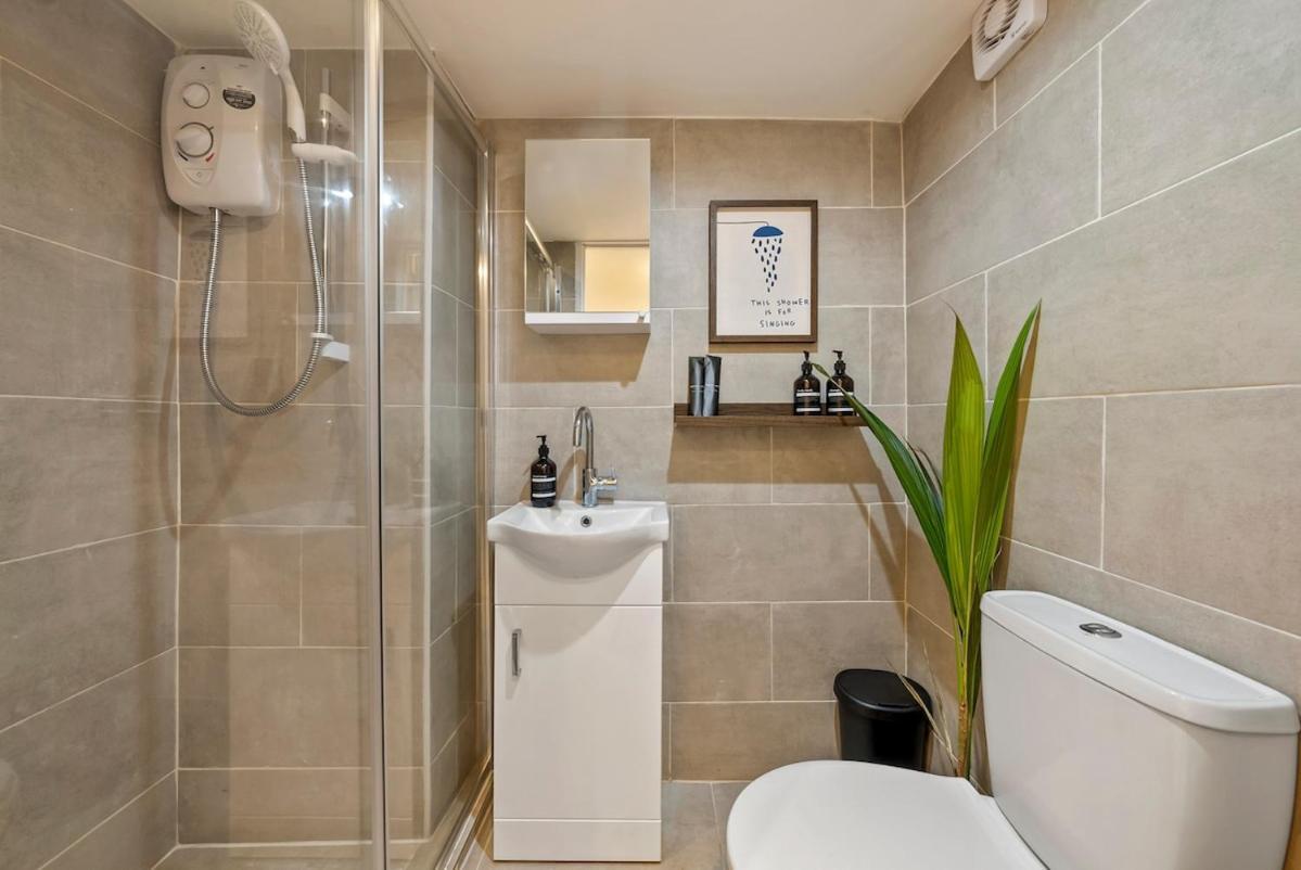 Chic Hideaway In Little Venice London