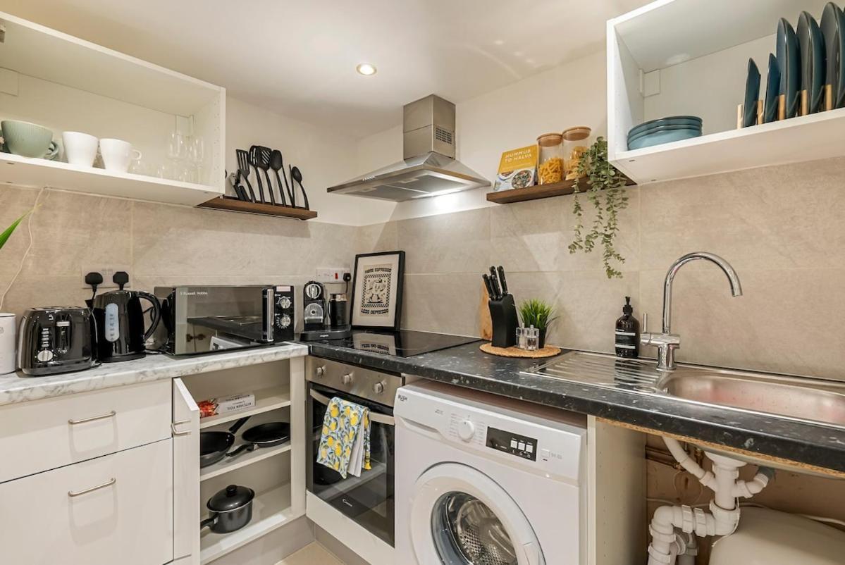 Chic Hideaway In Little Venice * London