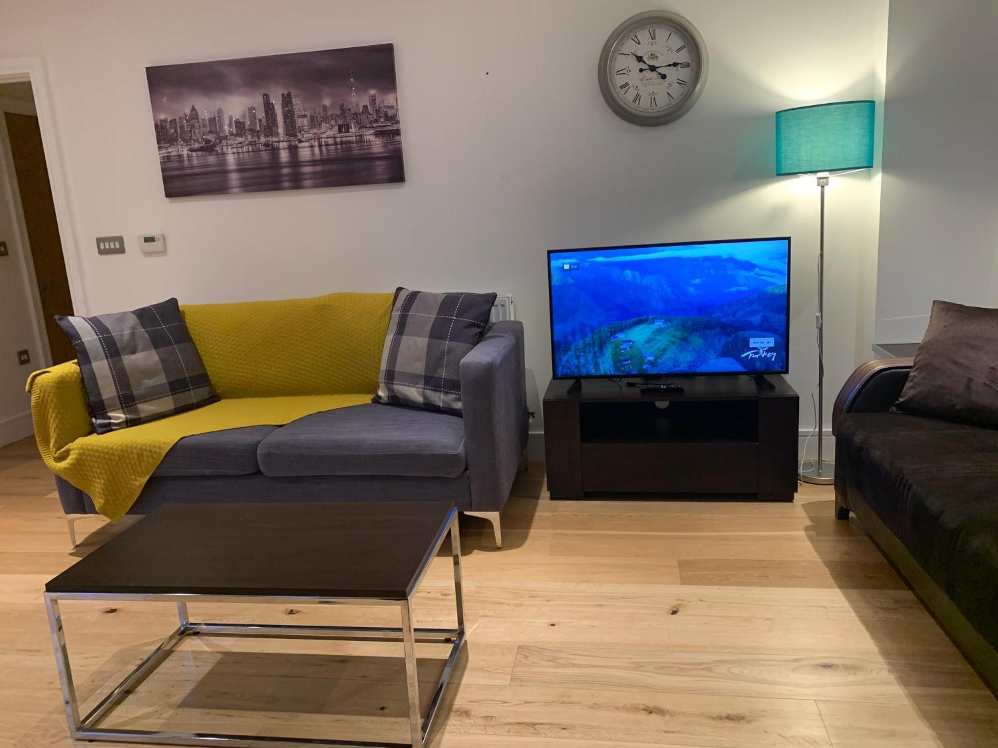 Modern Excel 2 Bedrooms 2 Bathrooms, Parking, Kitchen, Lounge, Balcony Apartamento Londres