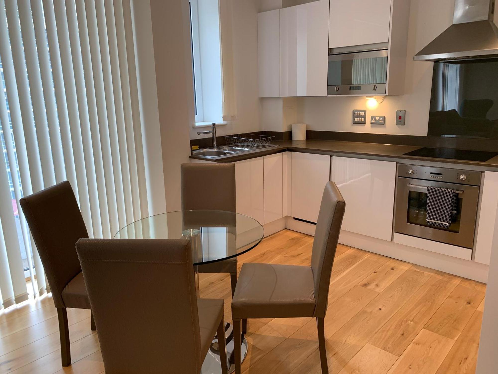 Apartamento Modern Excel 2 Bedrooms 2 Bathrooms, Parking, Kitchen, Lounge, Balcony Londres