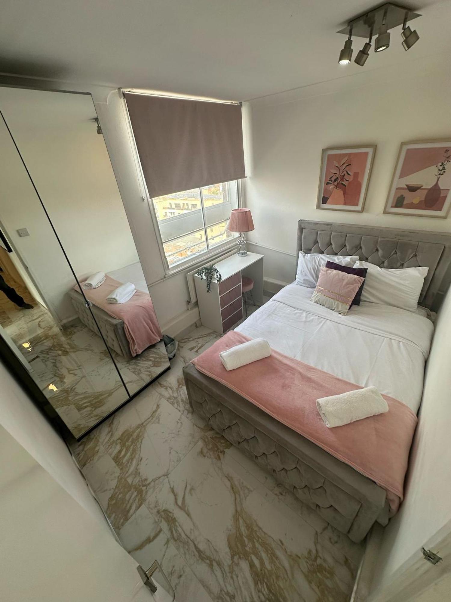 Apartment 4 Bedroom Stylish London