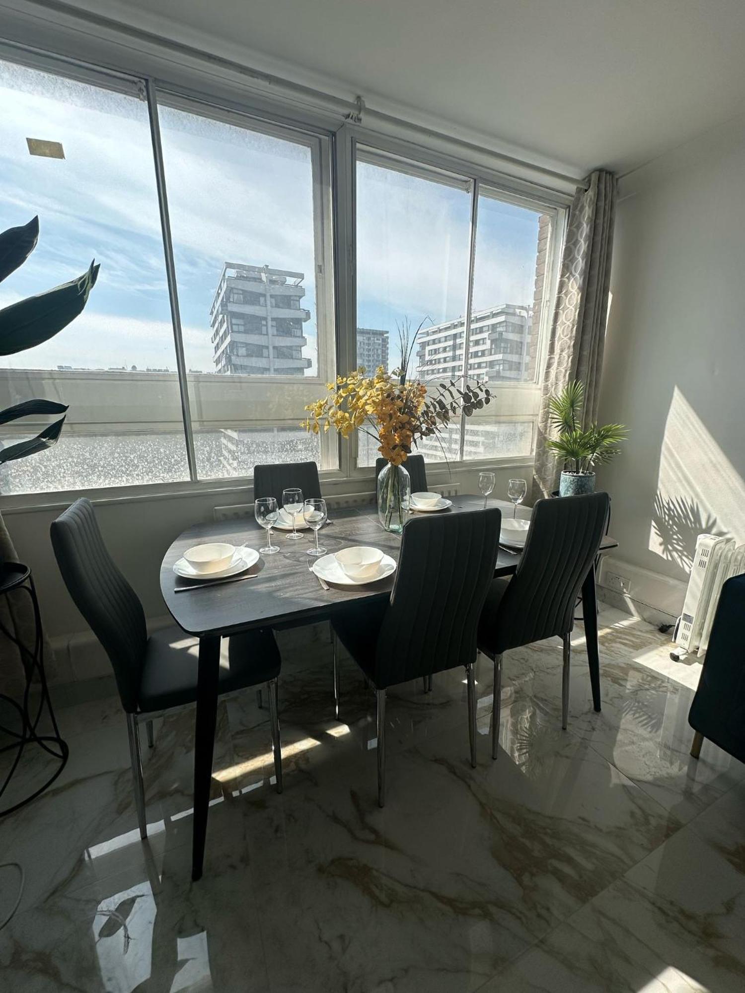 Apartment 4 Bedroom Stylish