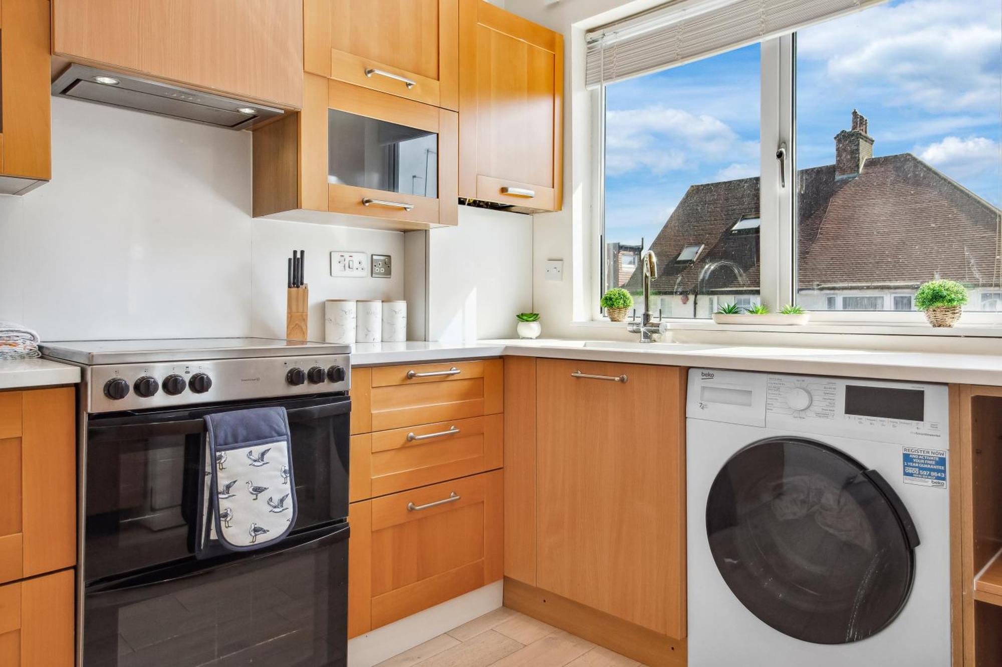 Apartment Stylish 4 Bed 2 Bath Nw