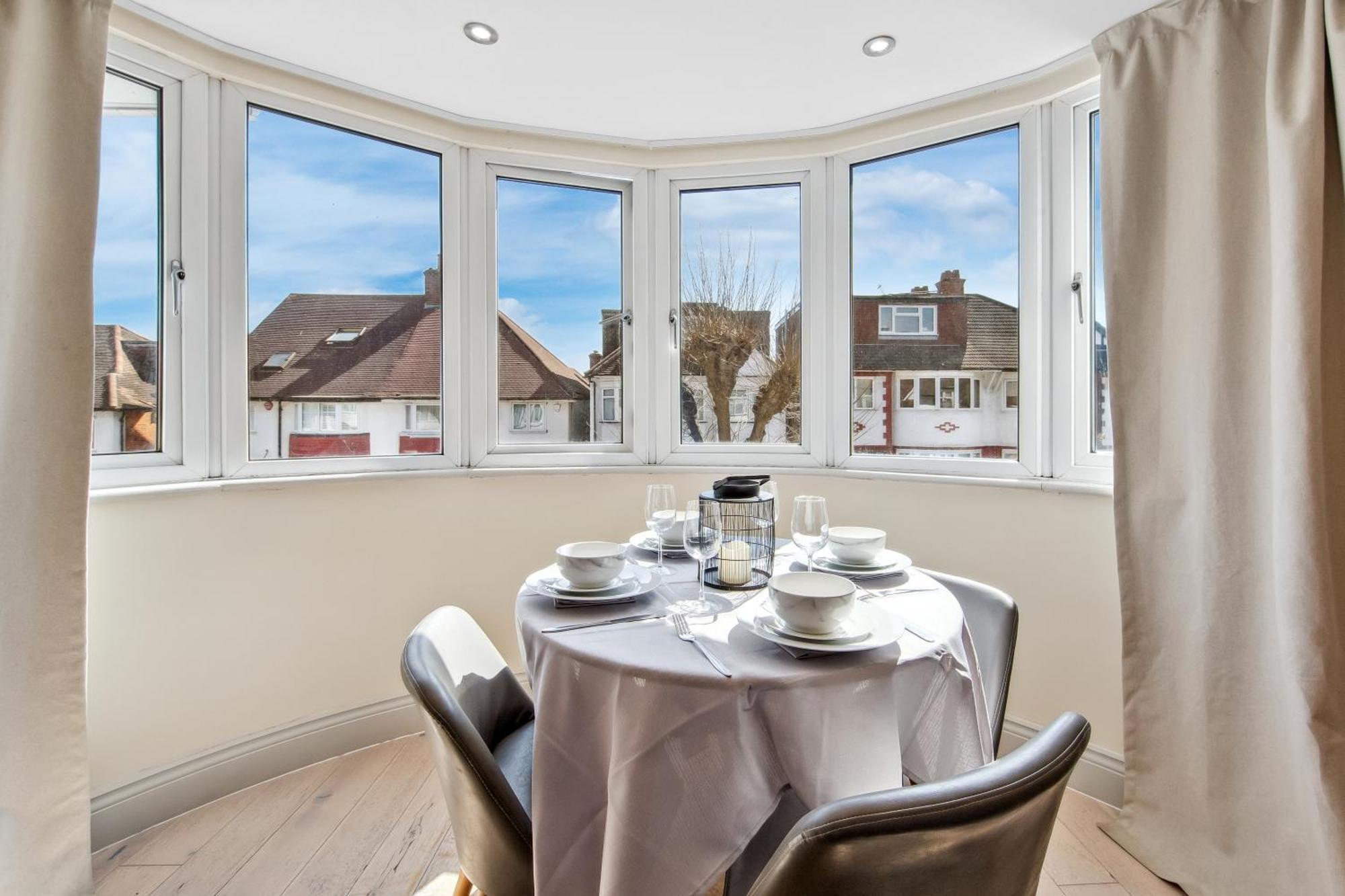 Apartment Stylish 4 Bed 2 Bath Nw London