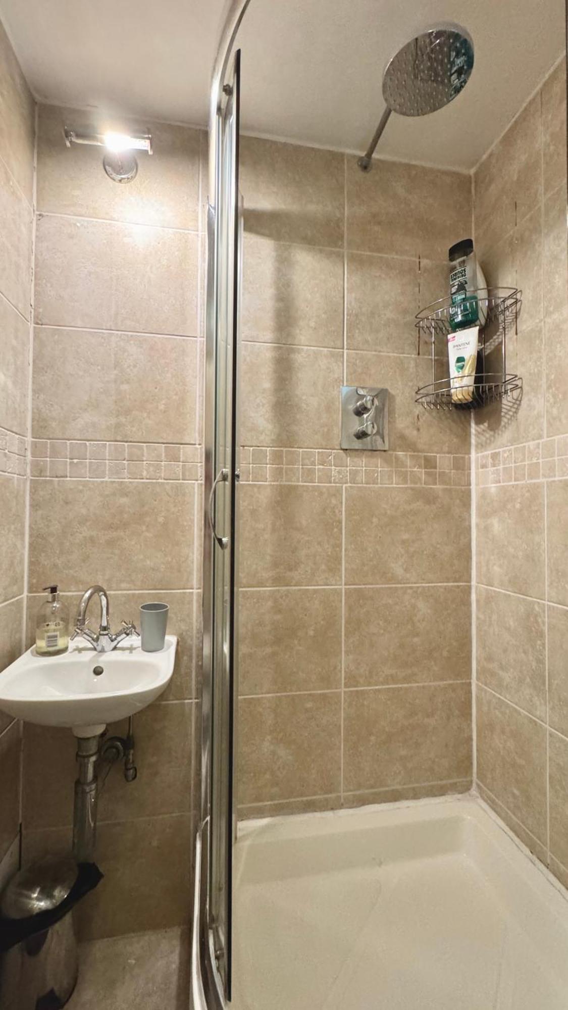 Love-all Wimbledon With Free Parking Apartment London