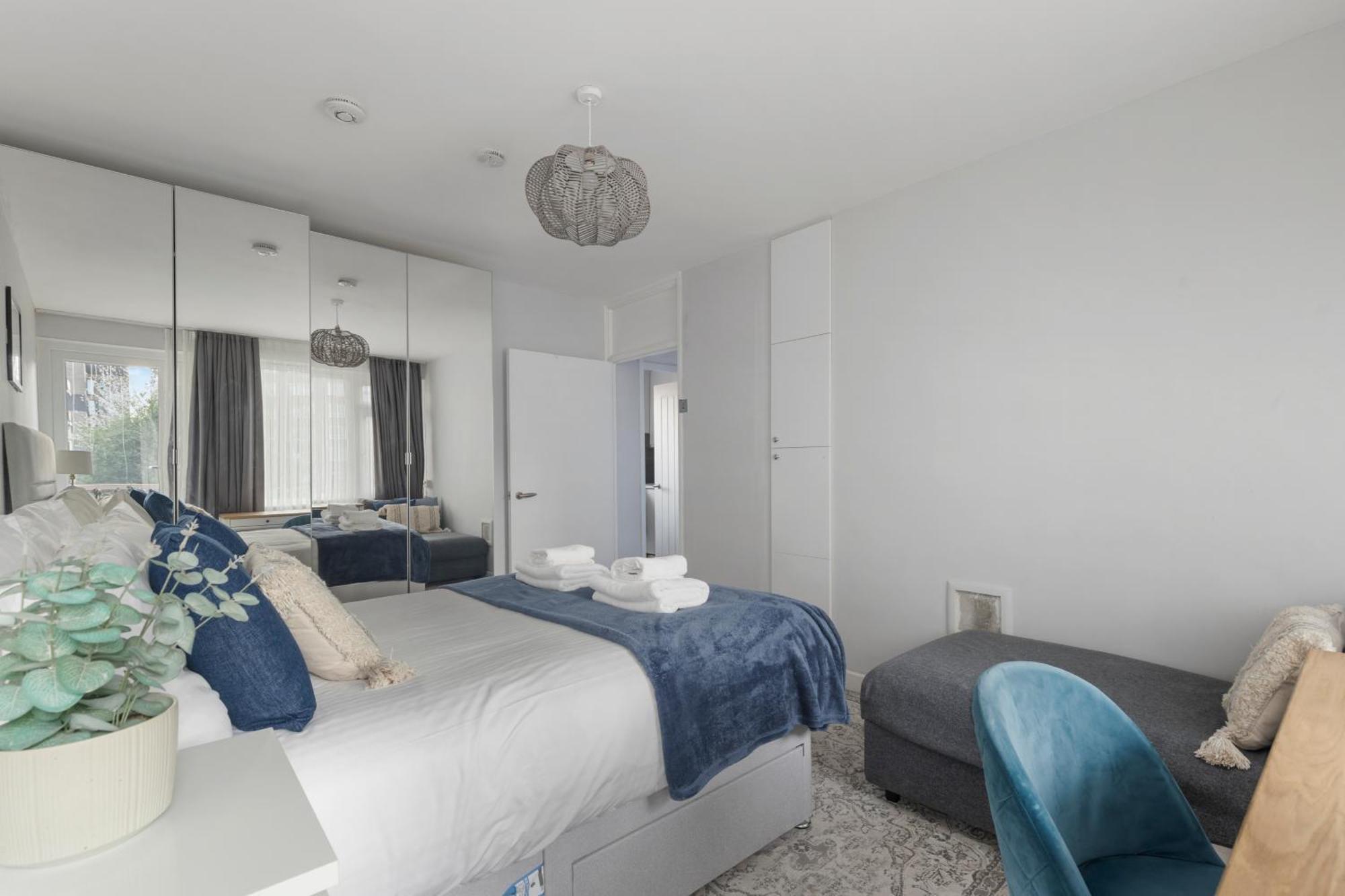 Apartment Monthly For 3-bedroom Only 5 Minutes To Hoxton Station *