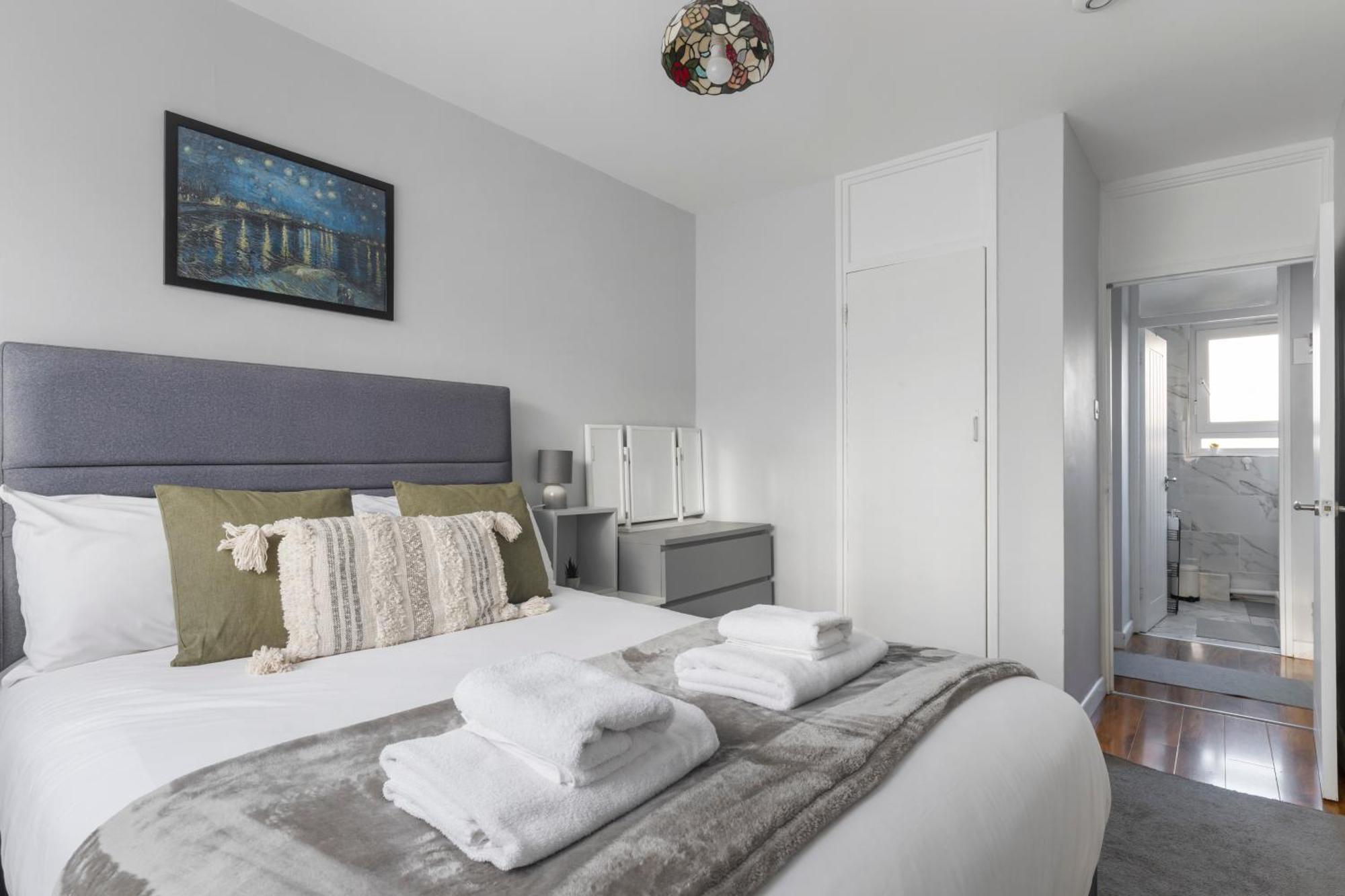Monthly For 3-bedroom Only 5 Minutes To Hoxton Station *