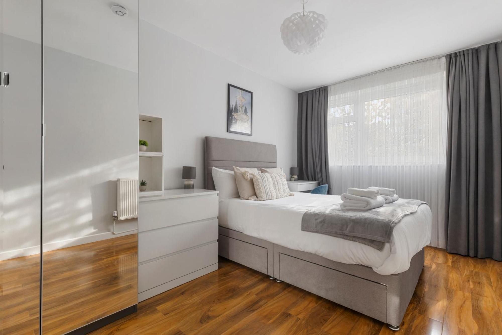 Monthly For 3-bedroom Only 5 Minutes To Hoxton Station *