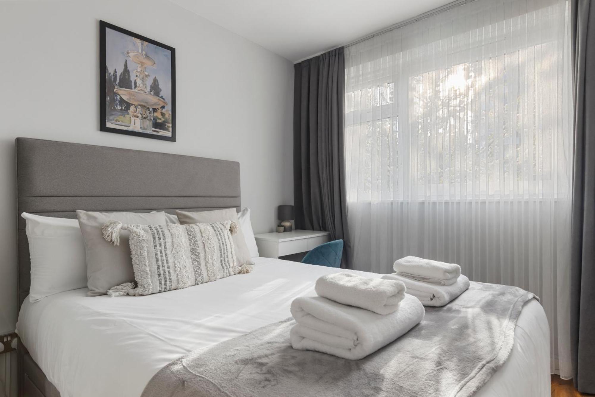 Monthly For 3-bedroom Only 5 Minutes To Hoxton Station Apartment