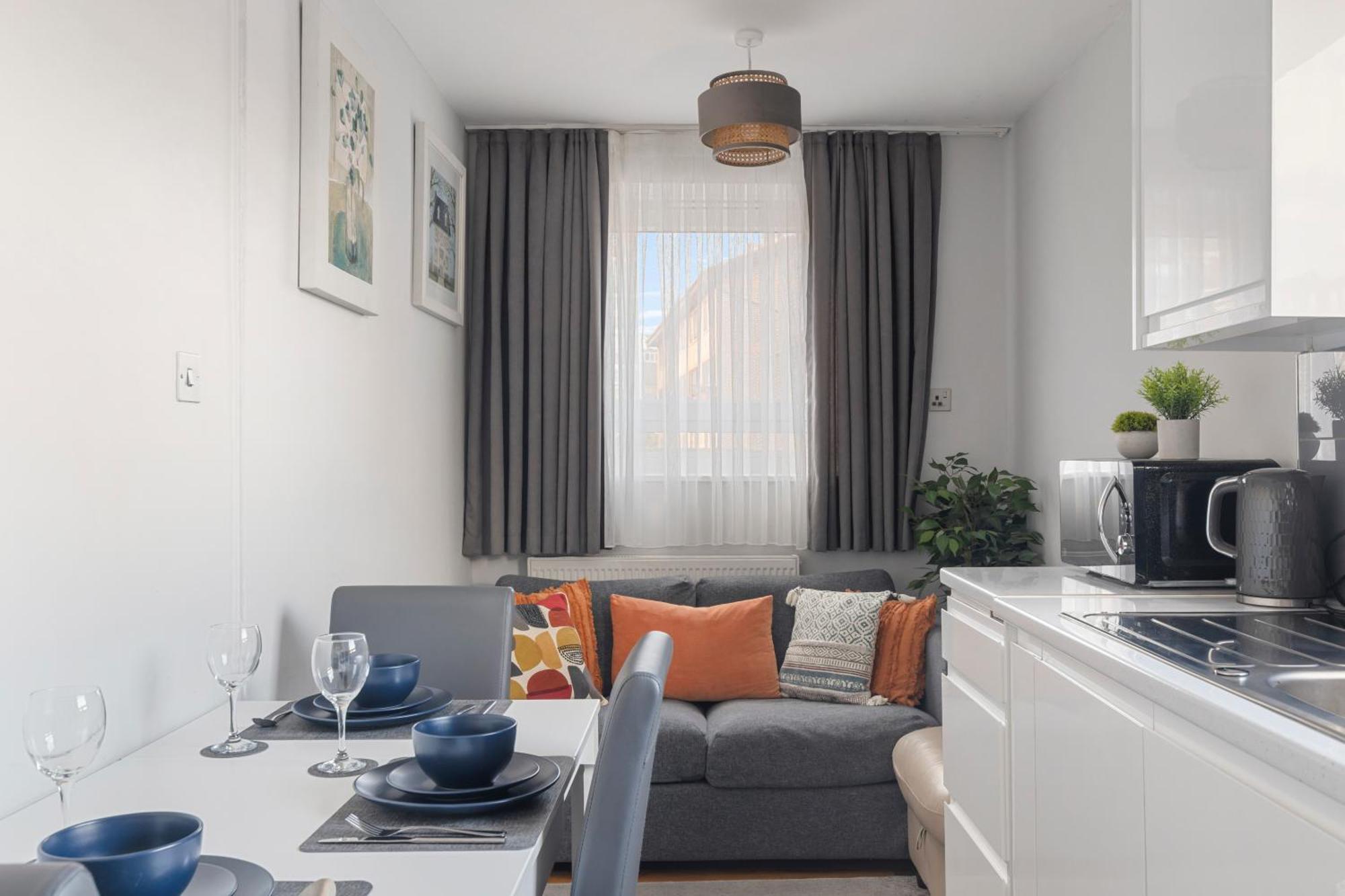 Apartment Monthly For 3-bedroom Only 5 Minutes To Hoxton Station