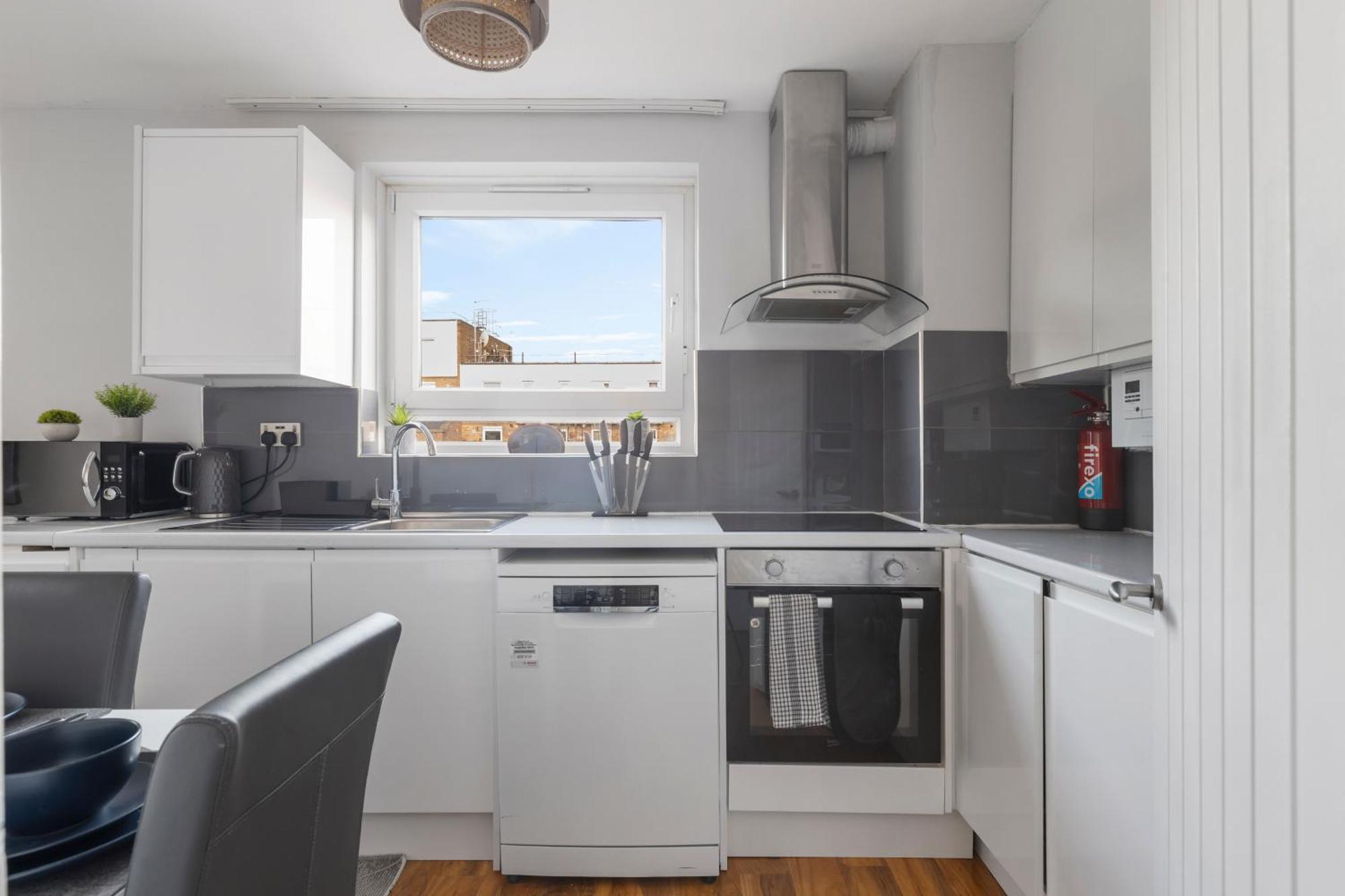 Apartment Monthly For 3-bedroom Only 5 Minutes To Hoxton Station *