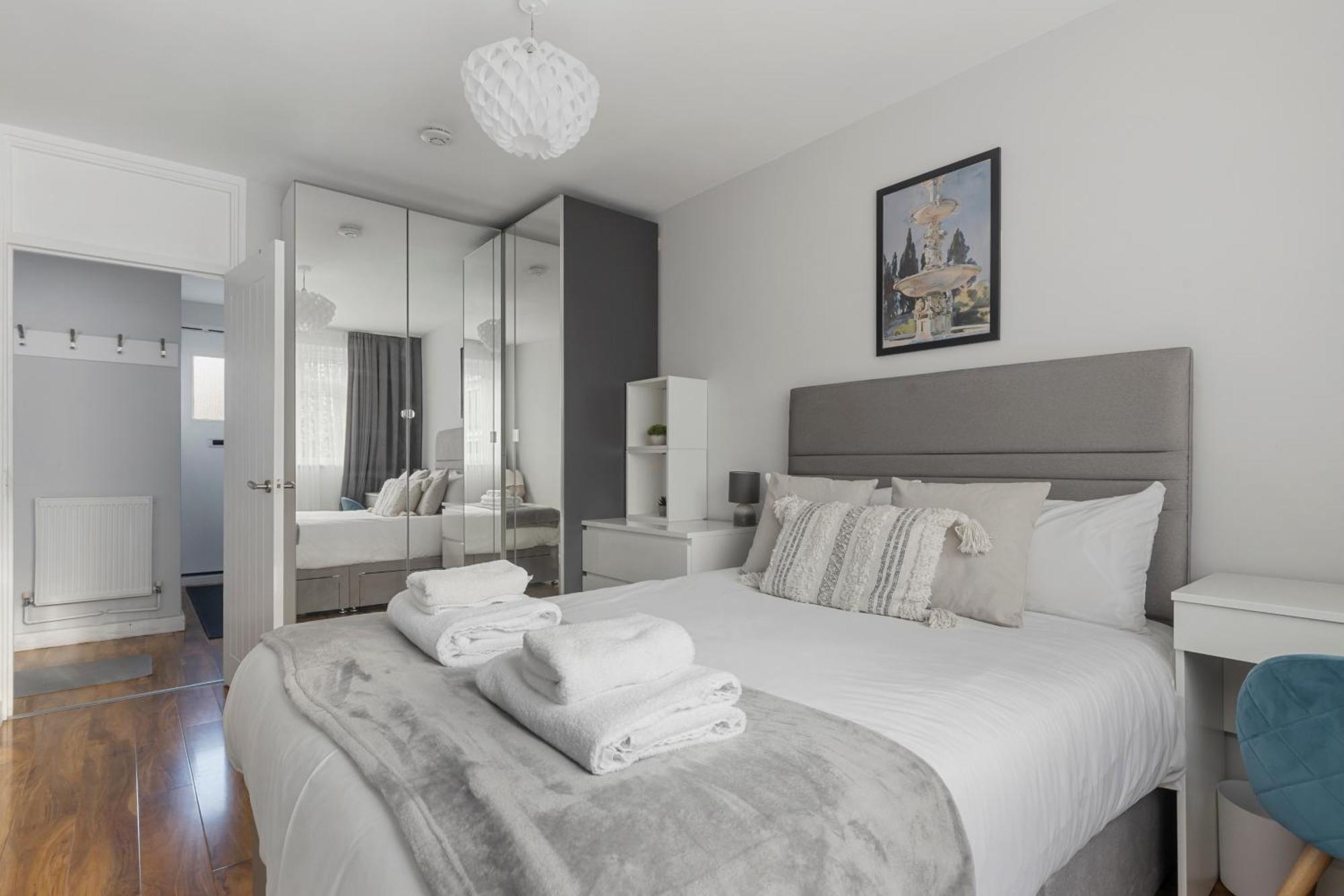 Monthly For 3-bedroom Only 5 Minutes To Hoxton Station * London