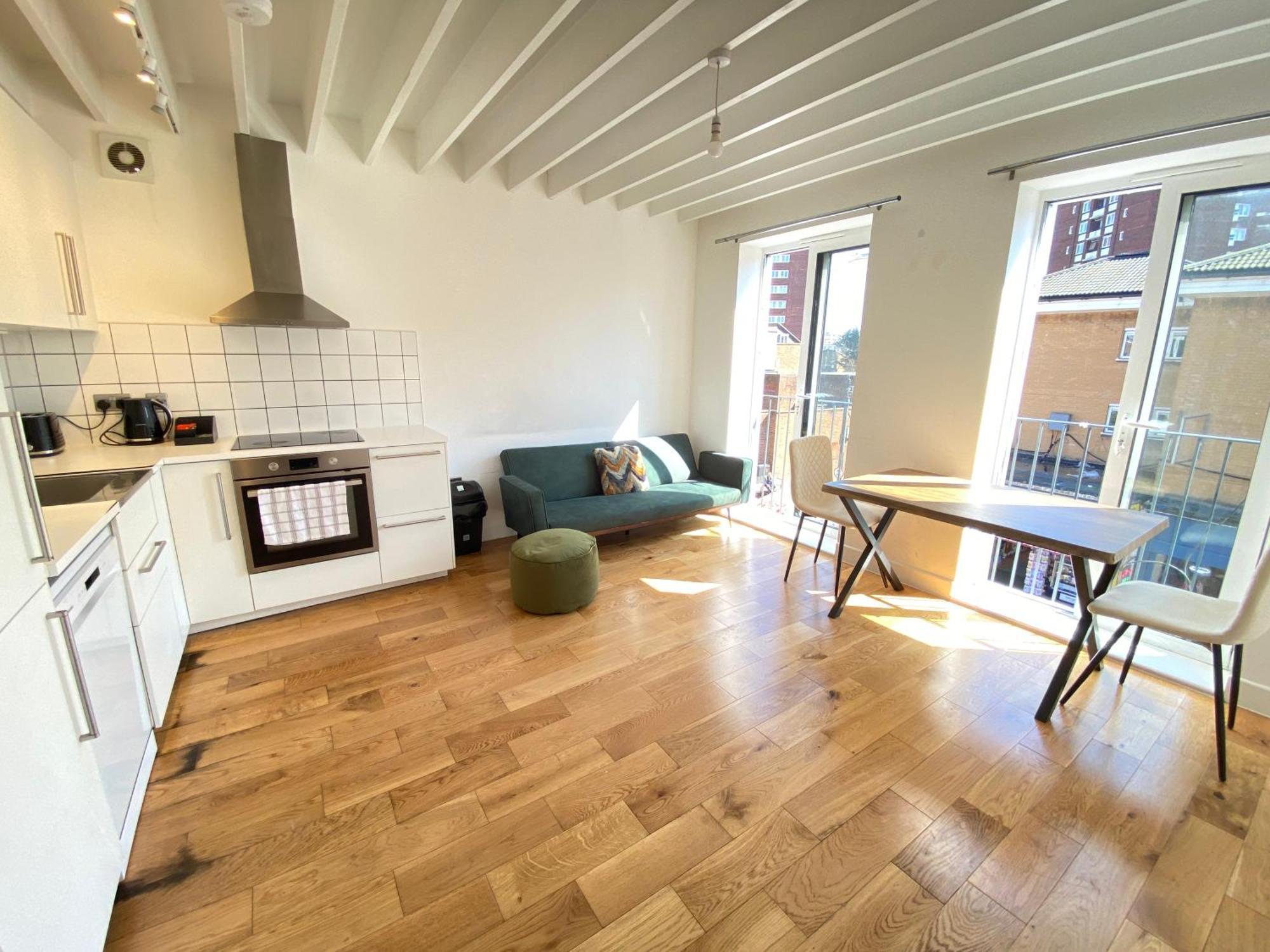 Apartment The Market View London
