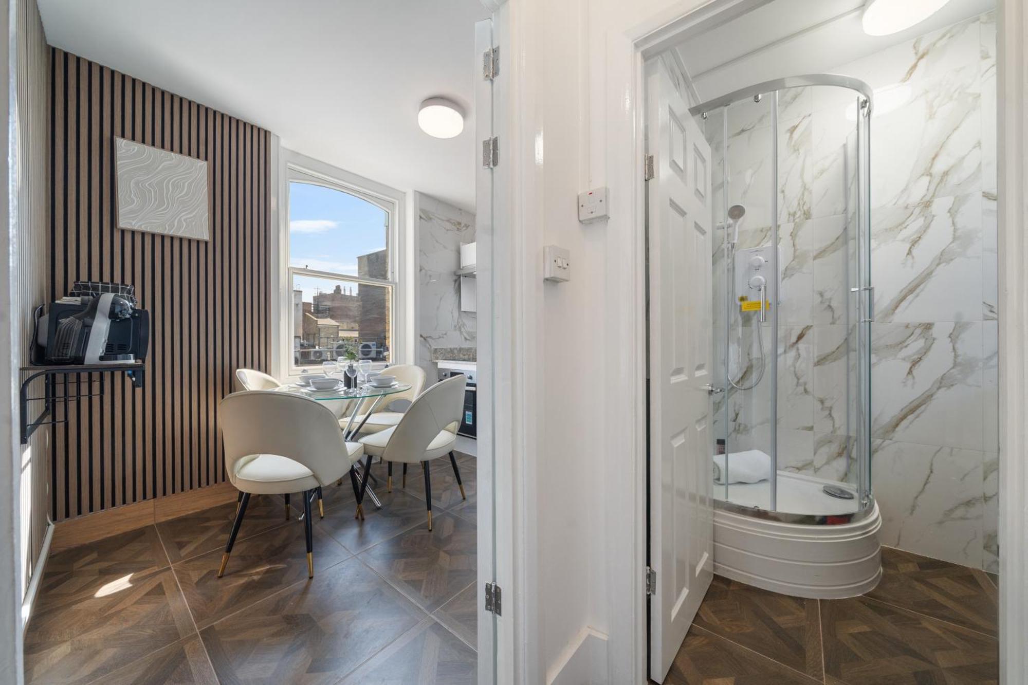 Chic & Cosy In The Heart Of Soho Walk To Everything 3gs London