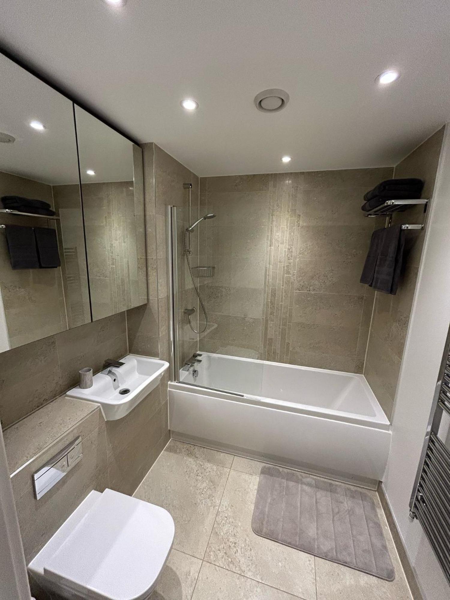 Modern 2-bedroom Flat Near Wembley - 9 Minutes From Park Royal Station London
