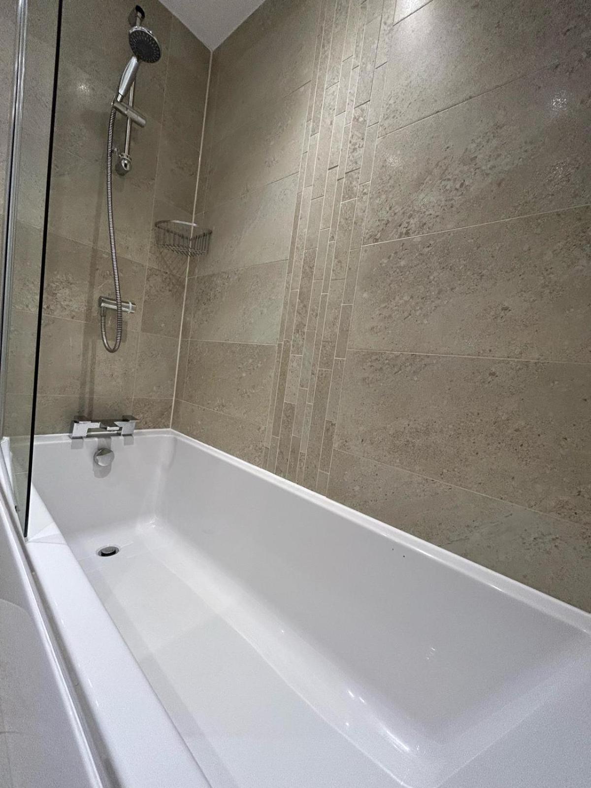 Modern 2-bedroom Flat Near Wembley - 9 Minutes From Park Royal Station Apartment *