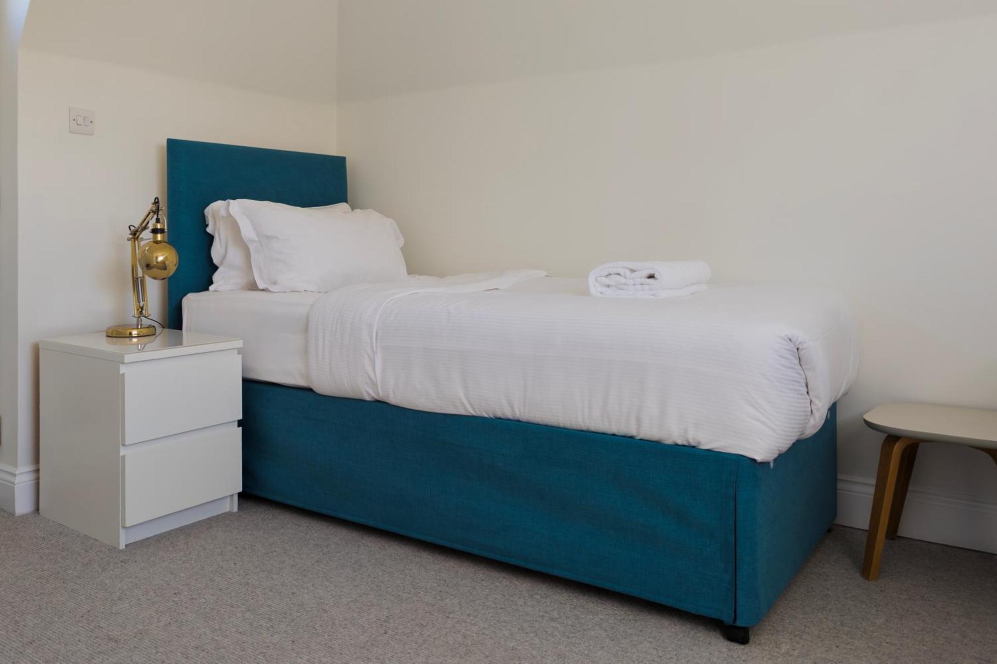 White Hill House 5 *
