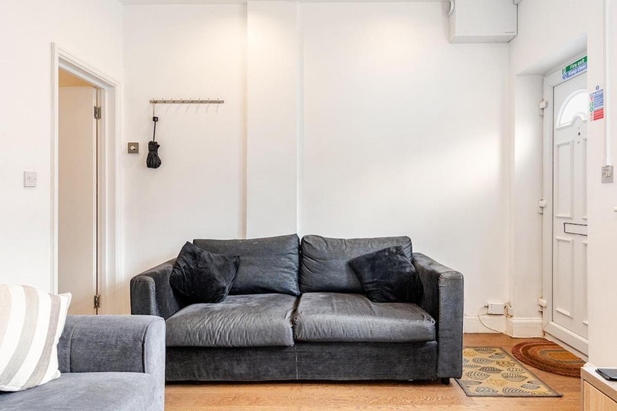 Zone 2 Spacious Two-bedroom With Parking *