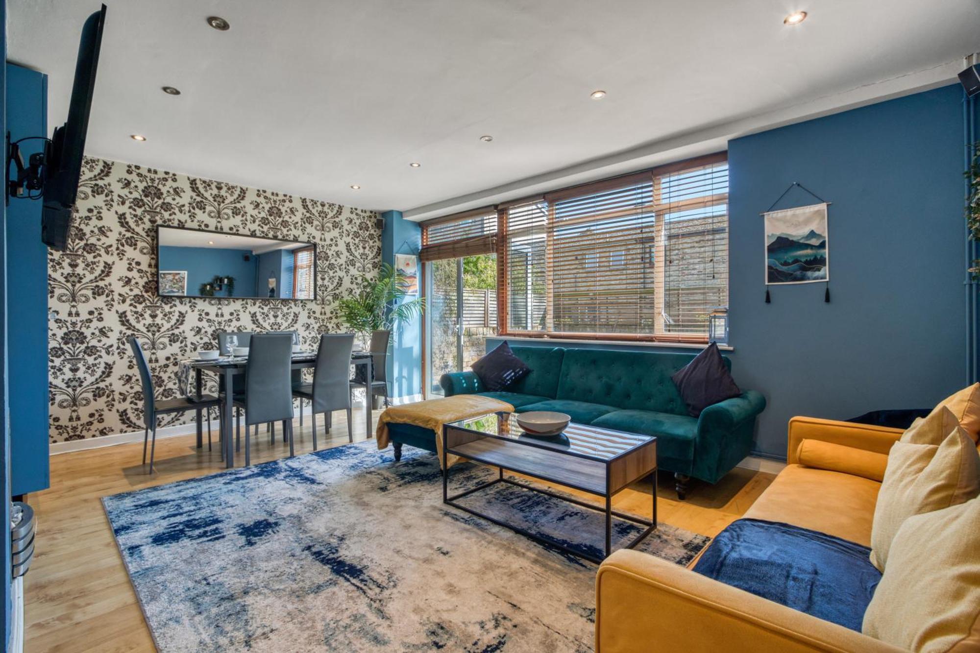 Lovely 3-bed Clapham Common Apartment London