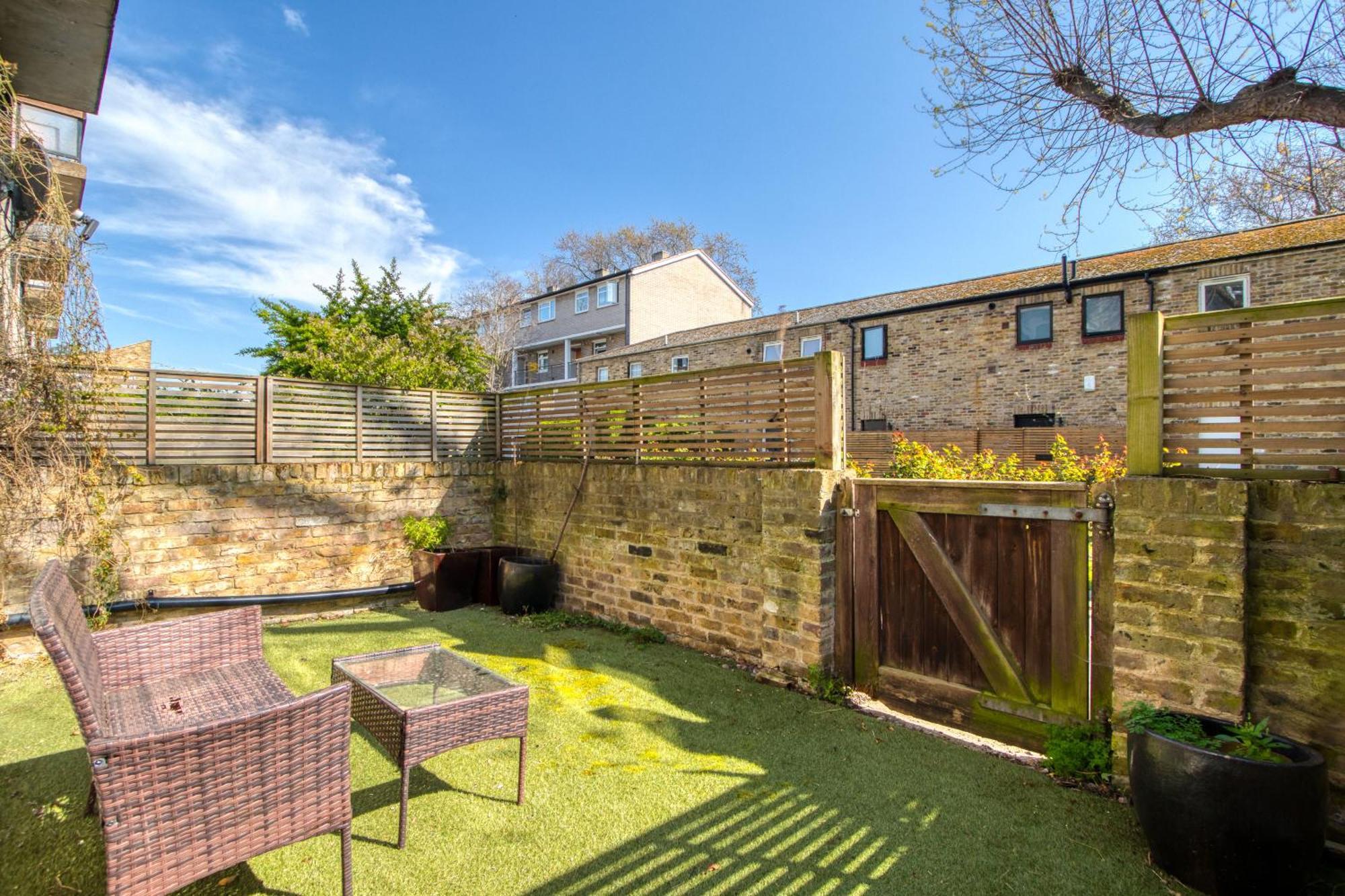 Lovely 3-bed Clapham Common Apartment *