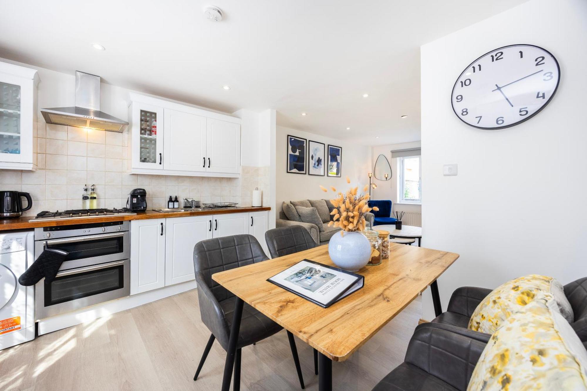 Stylish 2 Bedroom With Garden Free Parking Smart Tvs Close To Thames Riverside And Canary Wharf *