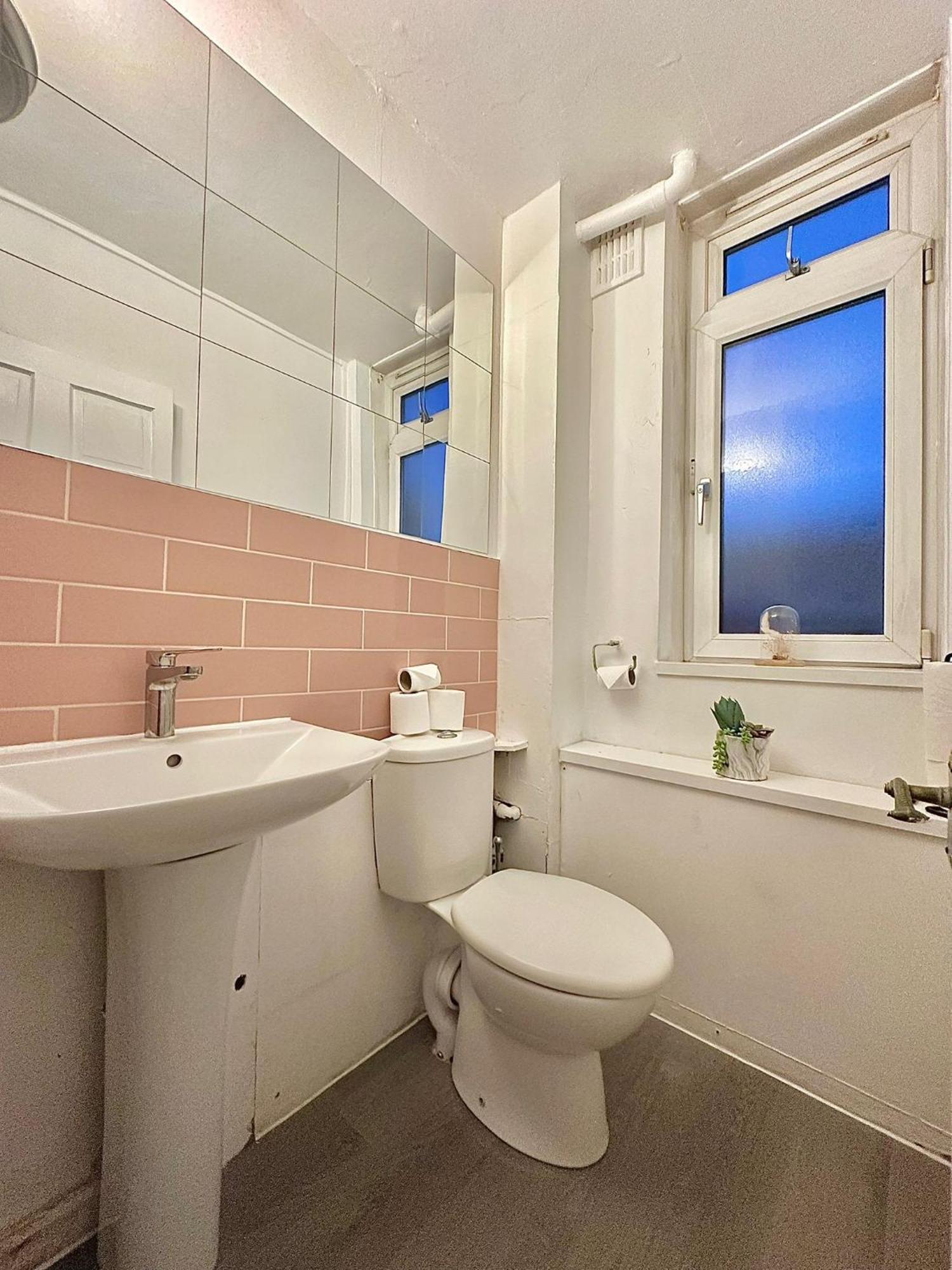 Abbey Road Apartment *