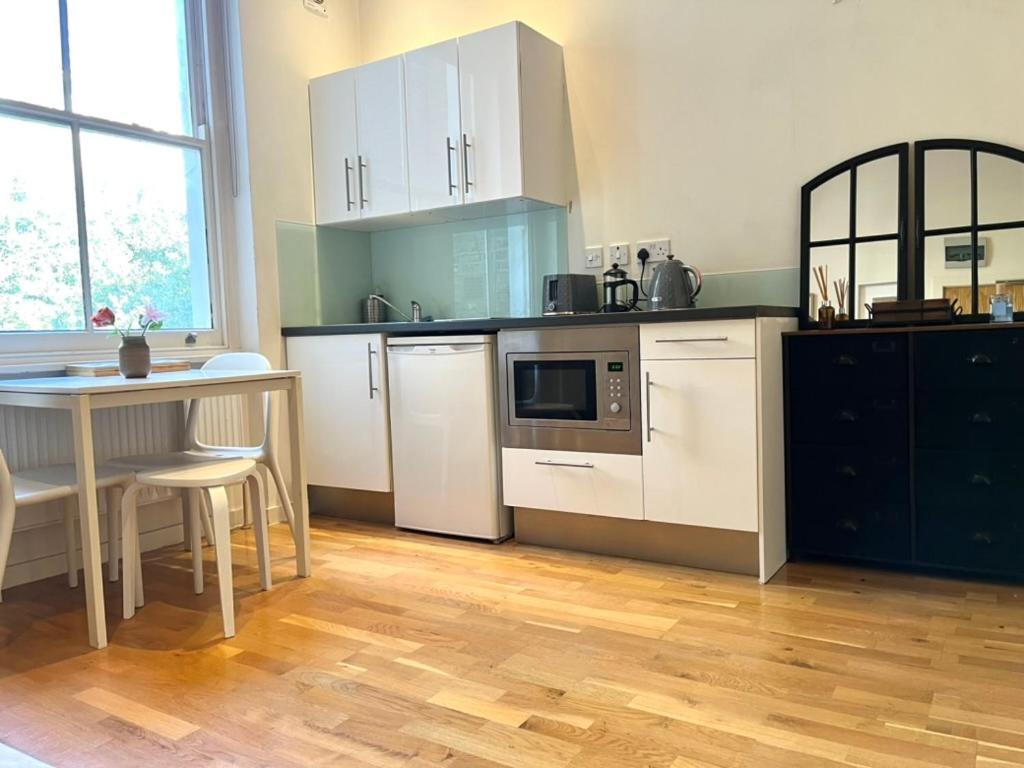 Apartamento Bright And Airy One Bedroom Condo, Olympia, Kensington