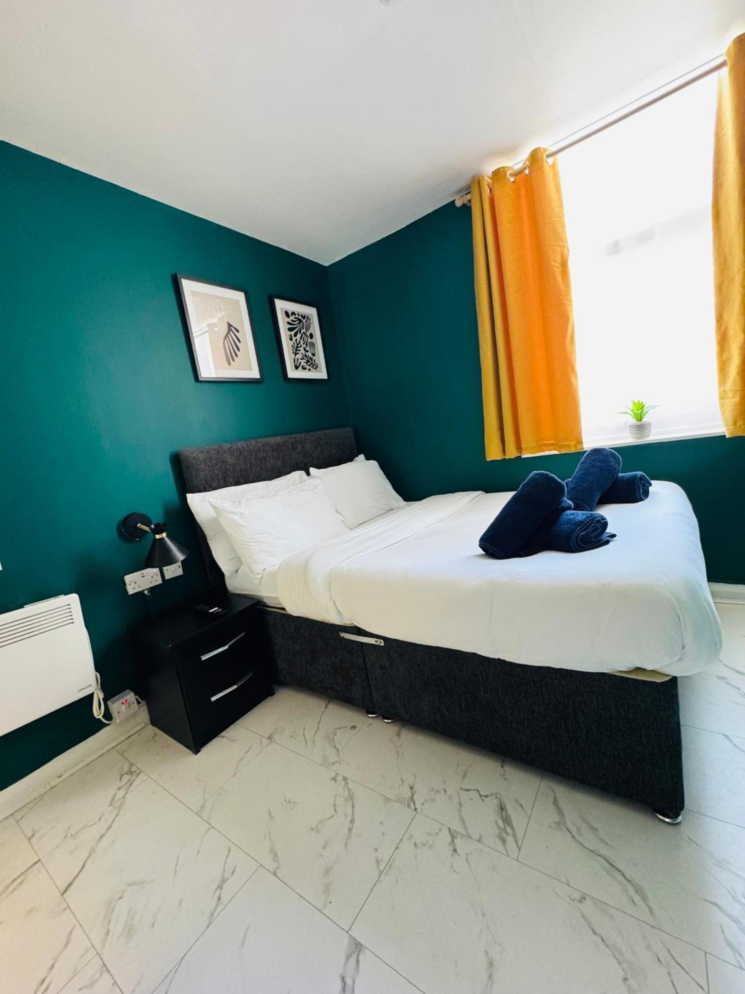 Private Flat In Centre Apartment London