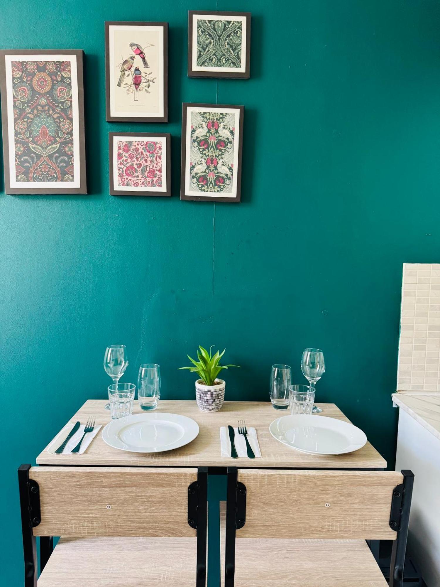 Private Flat In Centre Apartment *