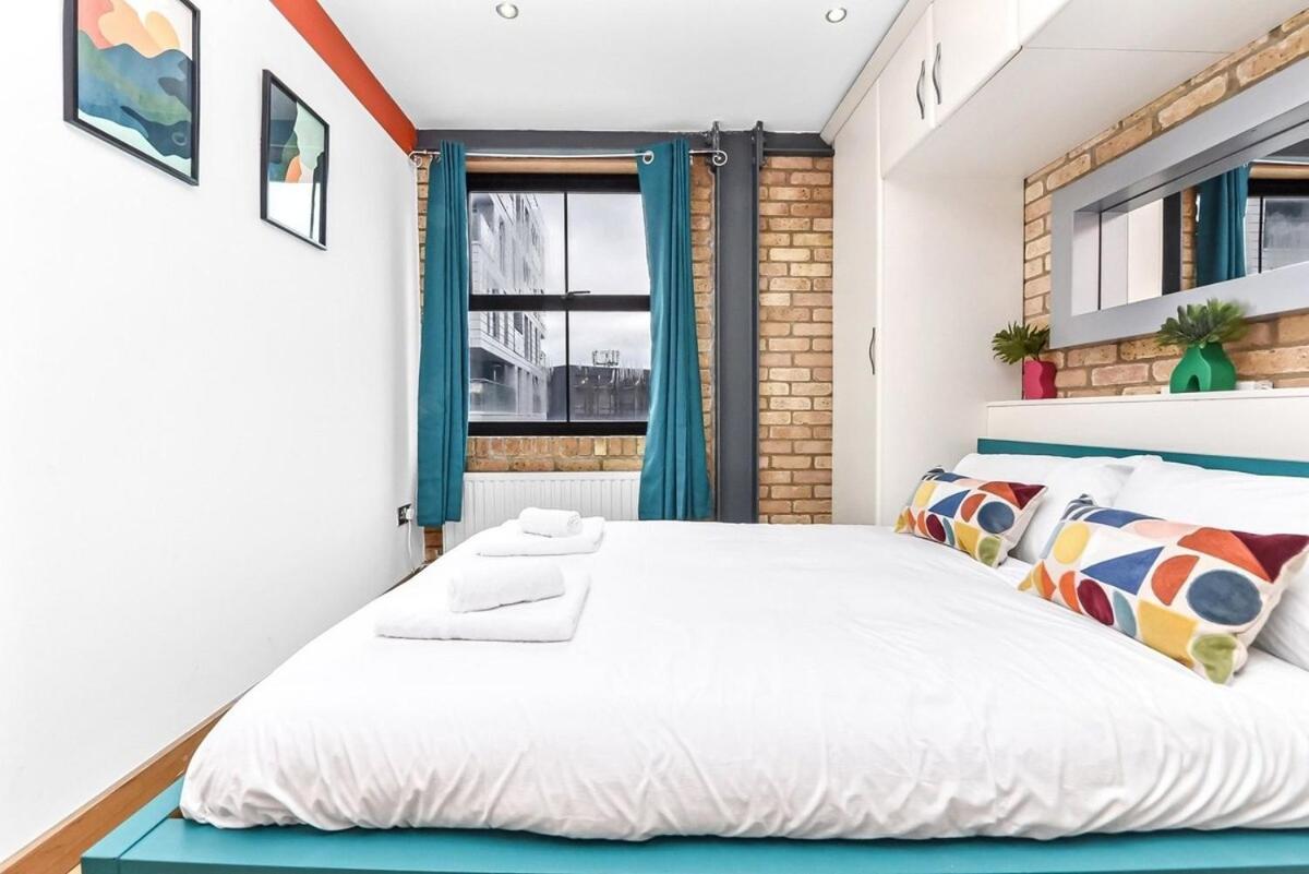 Modern And Industrial 2 Bed - Close To London Bridge, Sleeps 6 *