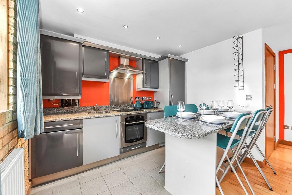 Modern And Industrial 2 Bed - Close To London Bridge, Sleeps 6 Apartment