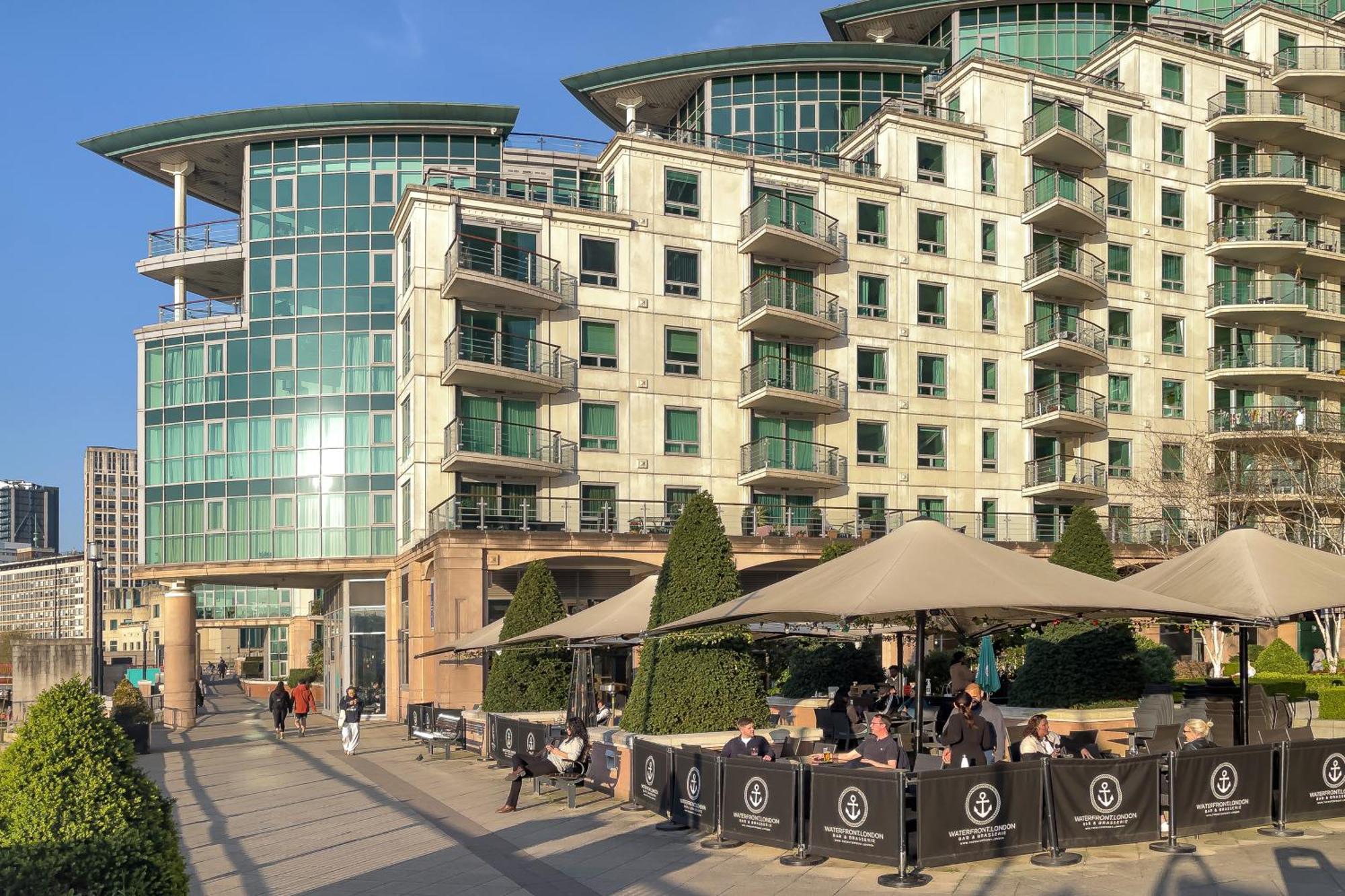 Riverside With Thames Views Apartment London