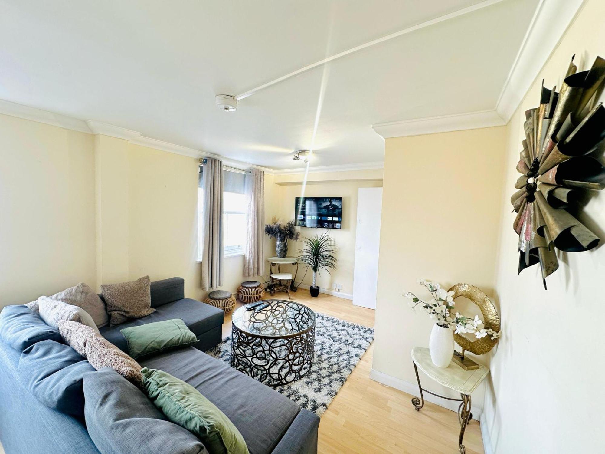 Notting Hill 2 Bedroom Cosy