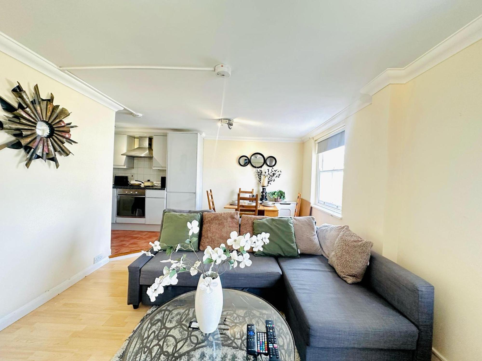 Notting Hill 2 Bedroom Cosy Apartment *