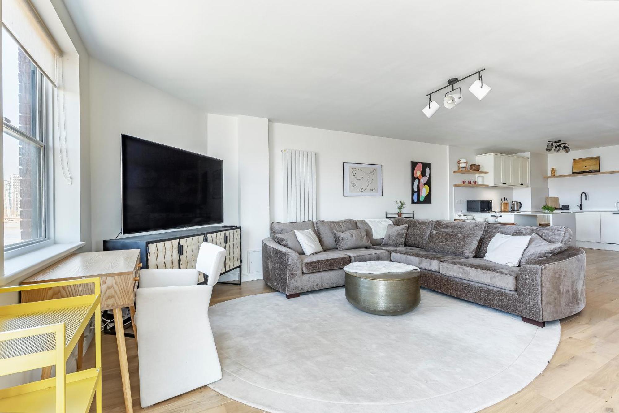 Riverside With Thames Views Apartment London