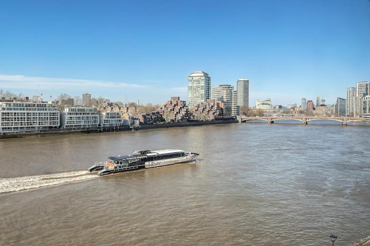 Riverside With Thames Views Apartment